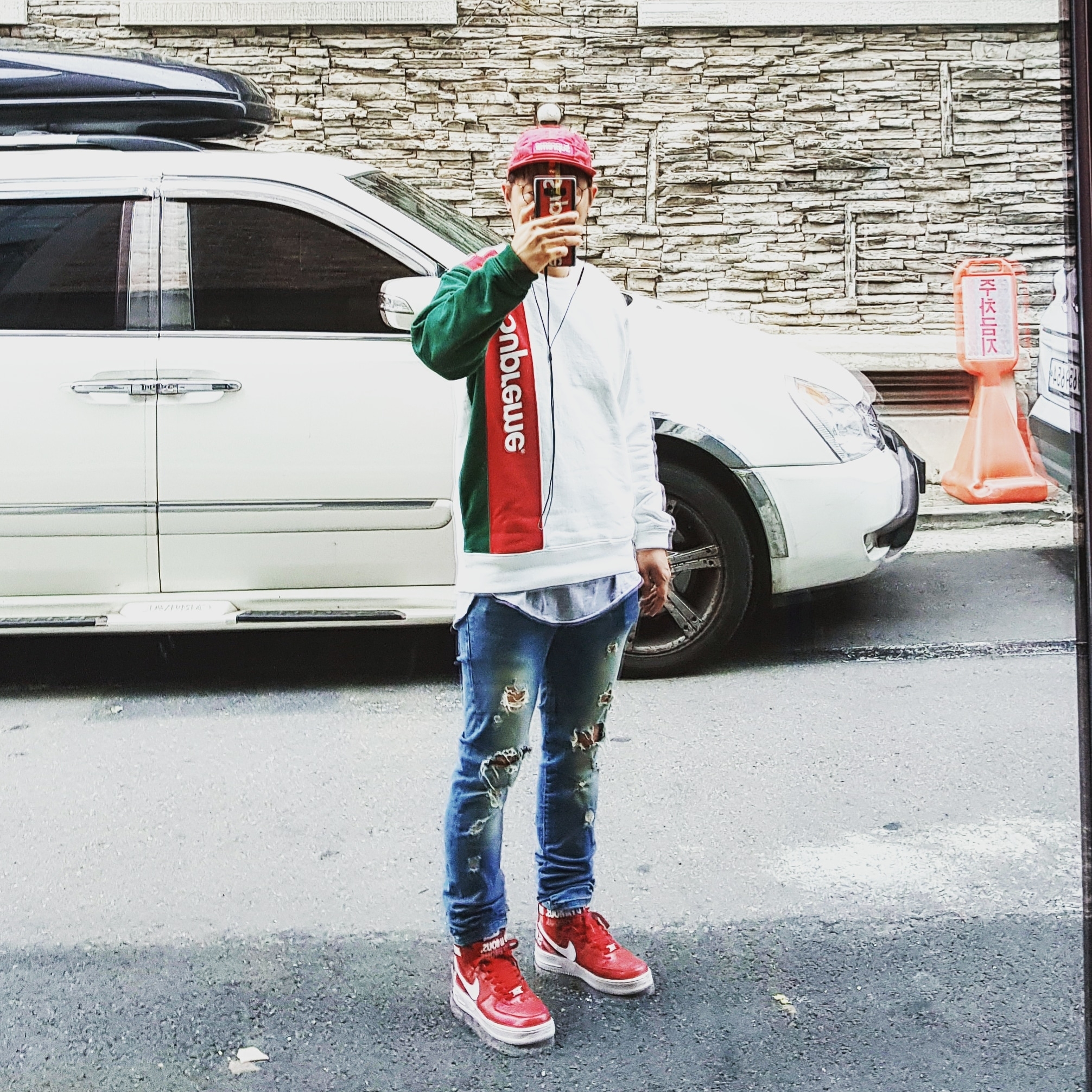 Nike x Supreme Air Force 1 High World Famous Red 착용 스타일