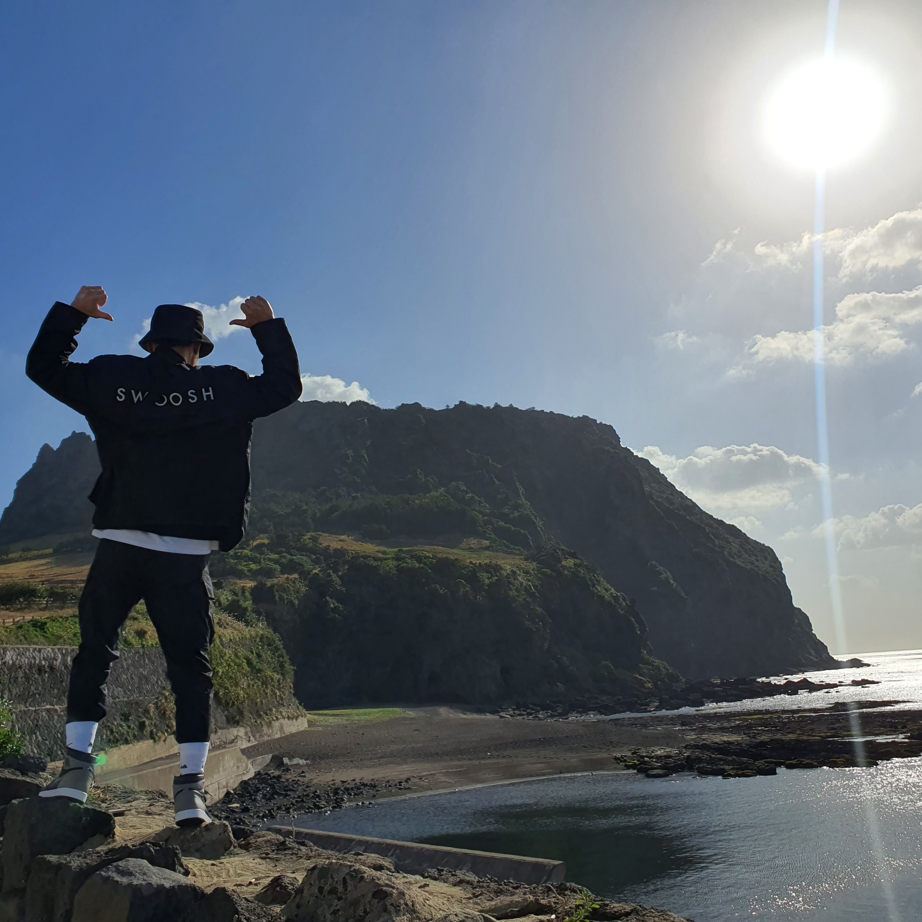 Jordan 1 Retro High OG Shadow 2018, Supreme x Nike Swoosh Sweater Black - 19SS 착용 스타일