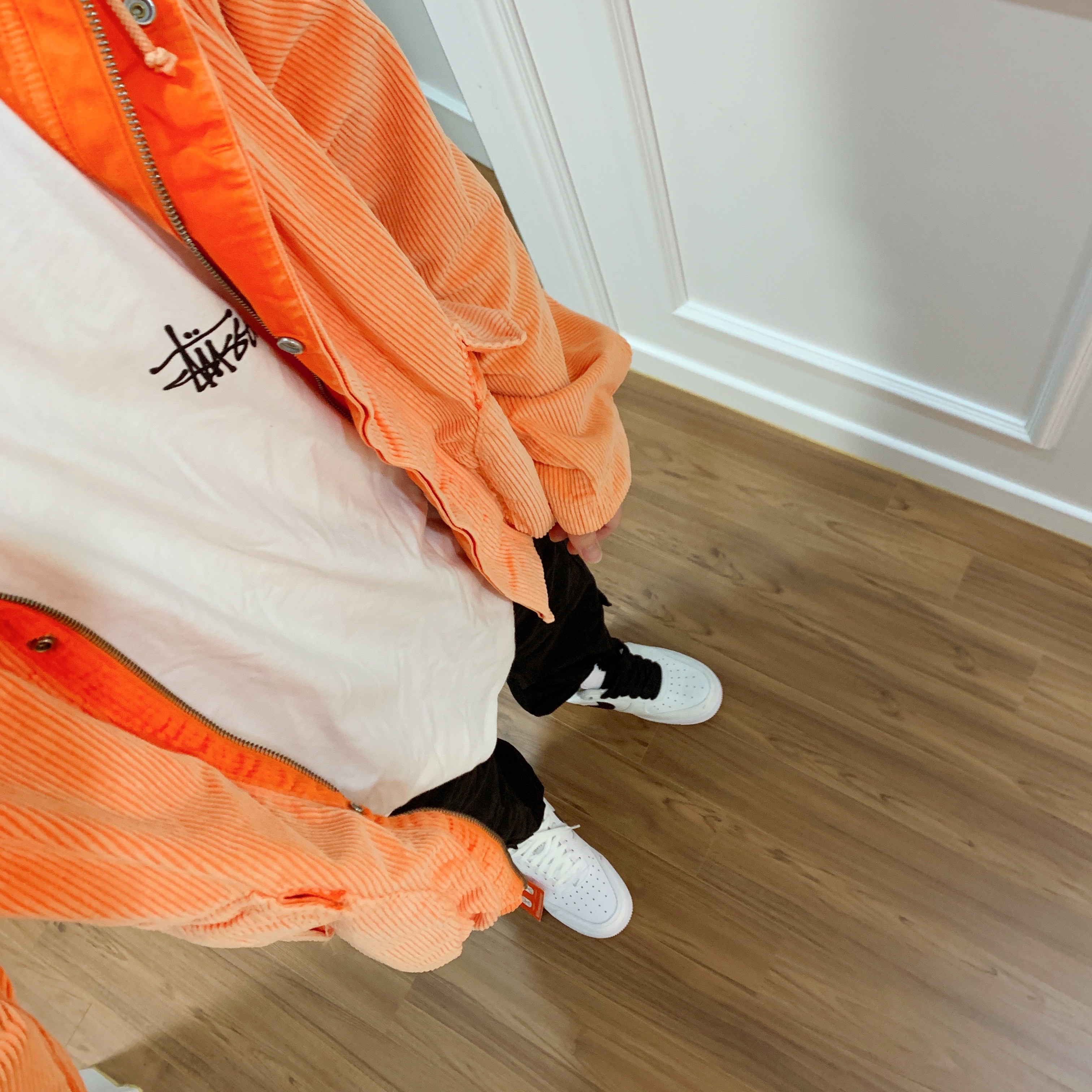 Supreme x Stone Island Corduroy Jacket Orange - 20FW, Supreme x Stone Island Painted Camo Nylon 6-Panel Black - 20FW 착용 스타일 - 3