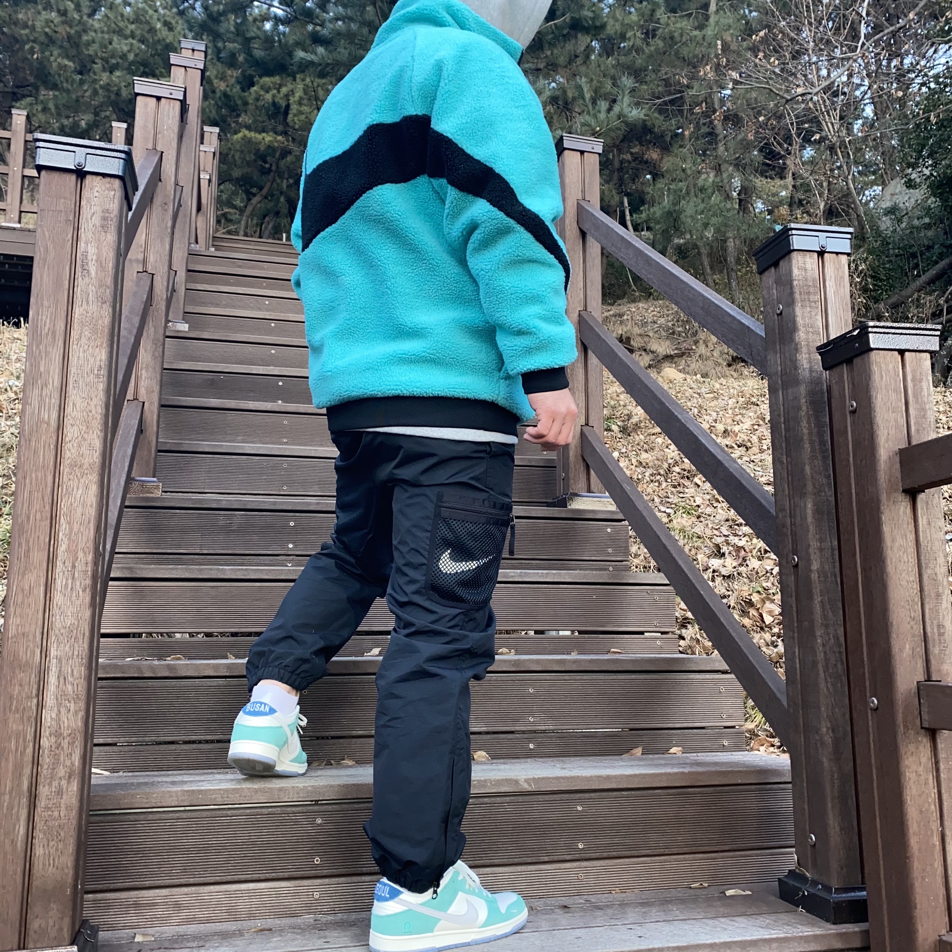 Nike x Kasina Dunk Low Road Sign - Kasina Exclusive, Nike Big Swoosh Full Zip Jacket Hyper Jade Black 착용 스타일