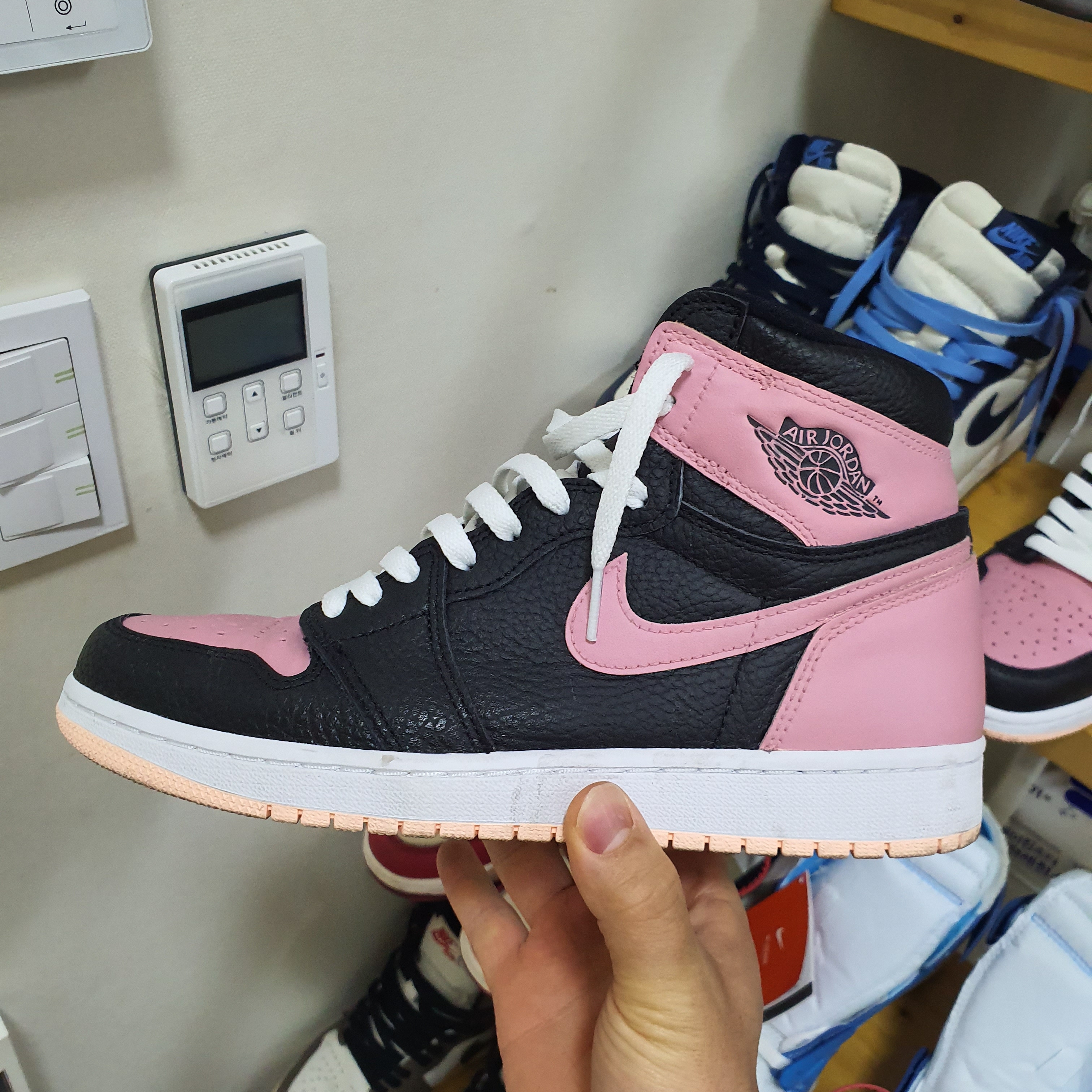 Jordan 1 Retro High OG Crimson Tint 착용 스타일