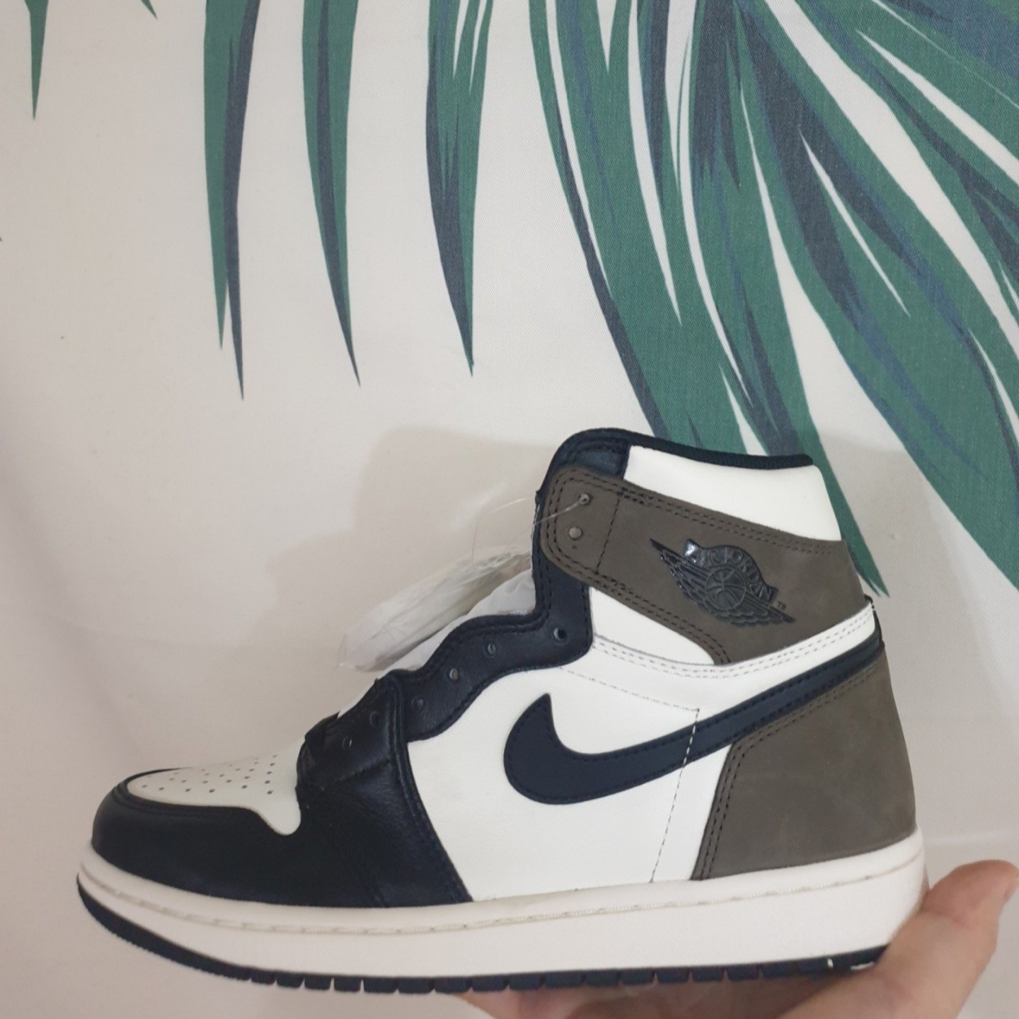 Jordan 1 Retro High OG Black Mocha 착용 스타일