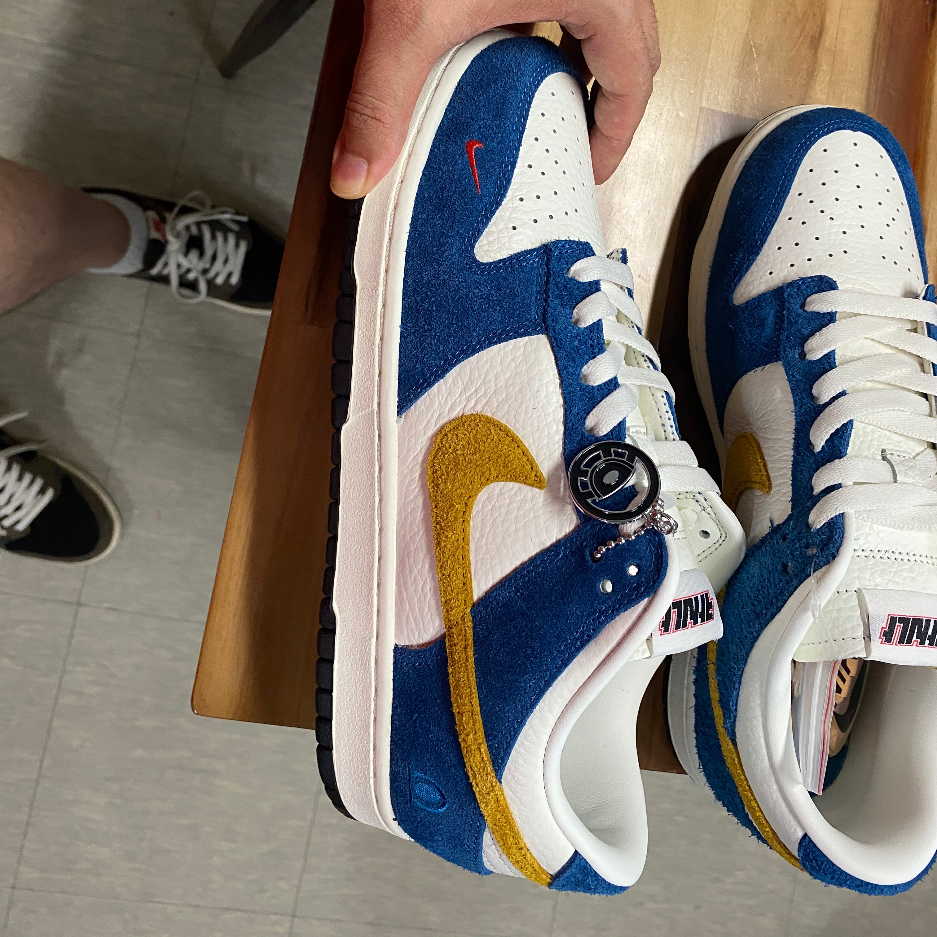 Nike x Kasina Dunk Low 80's Bus, Jordan 1 x Travis Scott Retro Low OG SP Mocha 착용 스타일 - 2