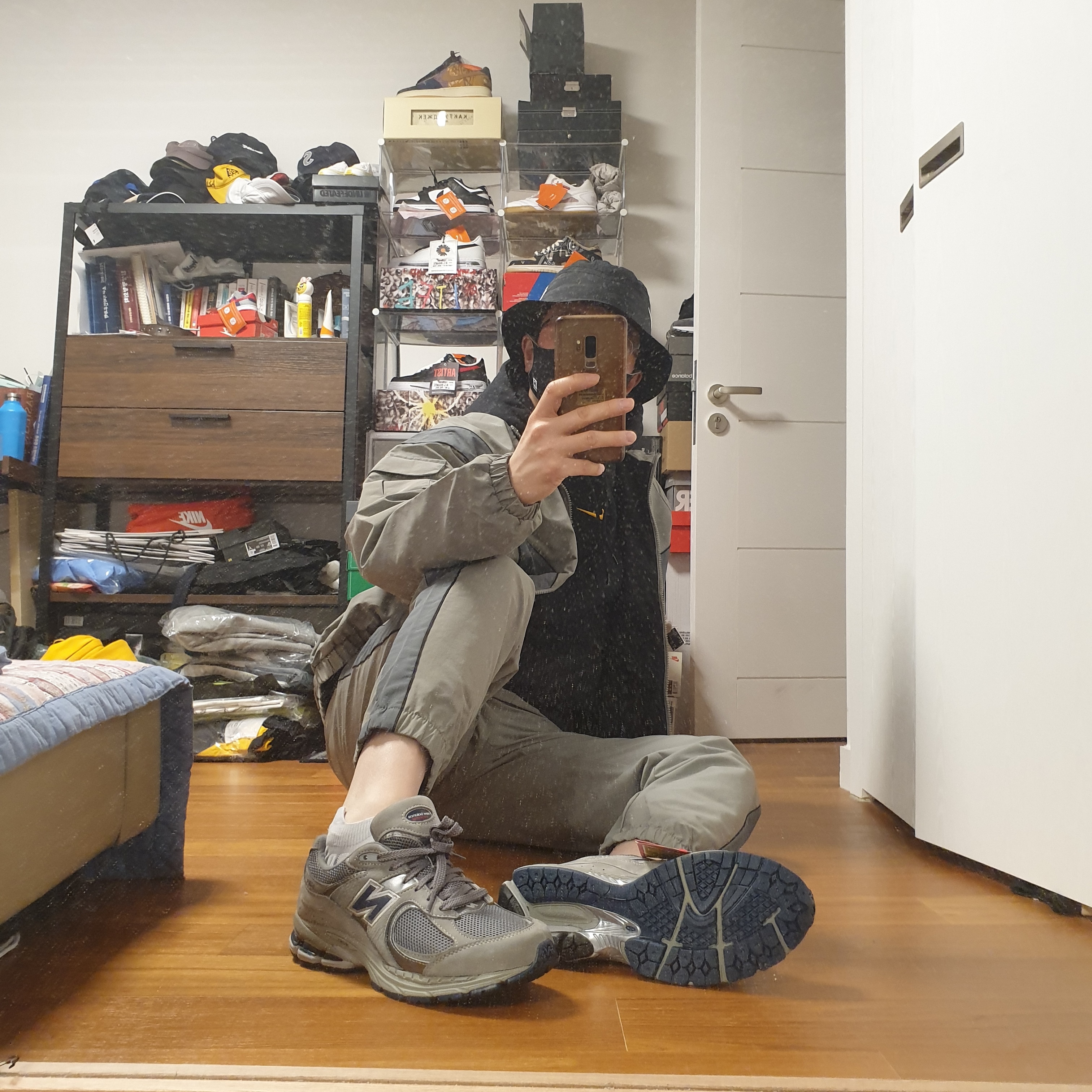 New Balance 2002R Gray, Nike x Drake Nocta Essential Hoodie Black - Asia 착용 스타일 - 5