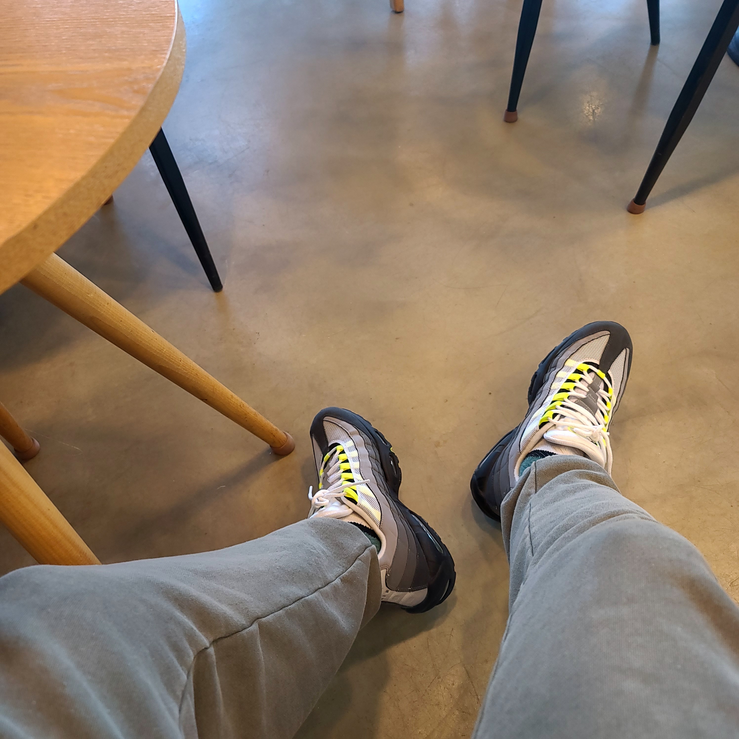 Nike Air Max 95 OG Neon Yellow 2020 착용 스타일 - 2