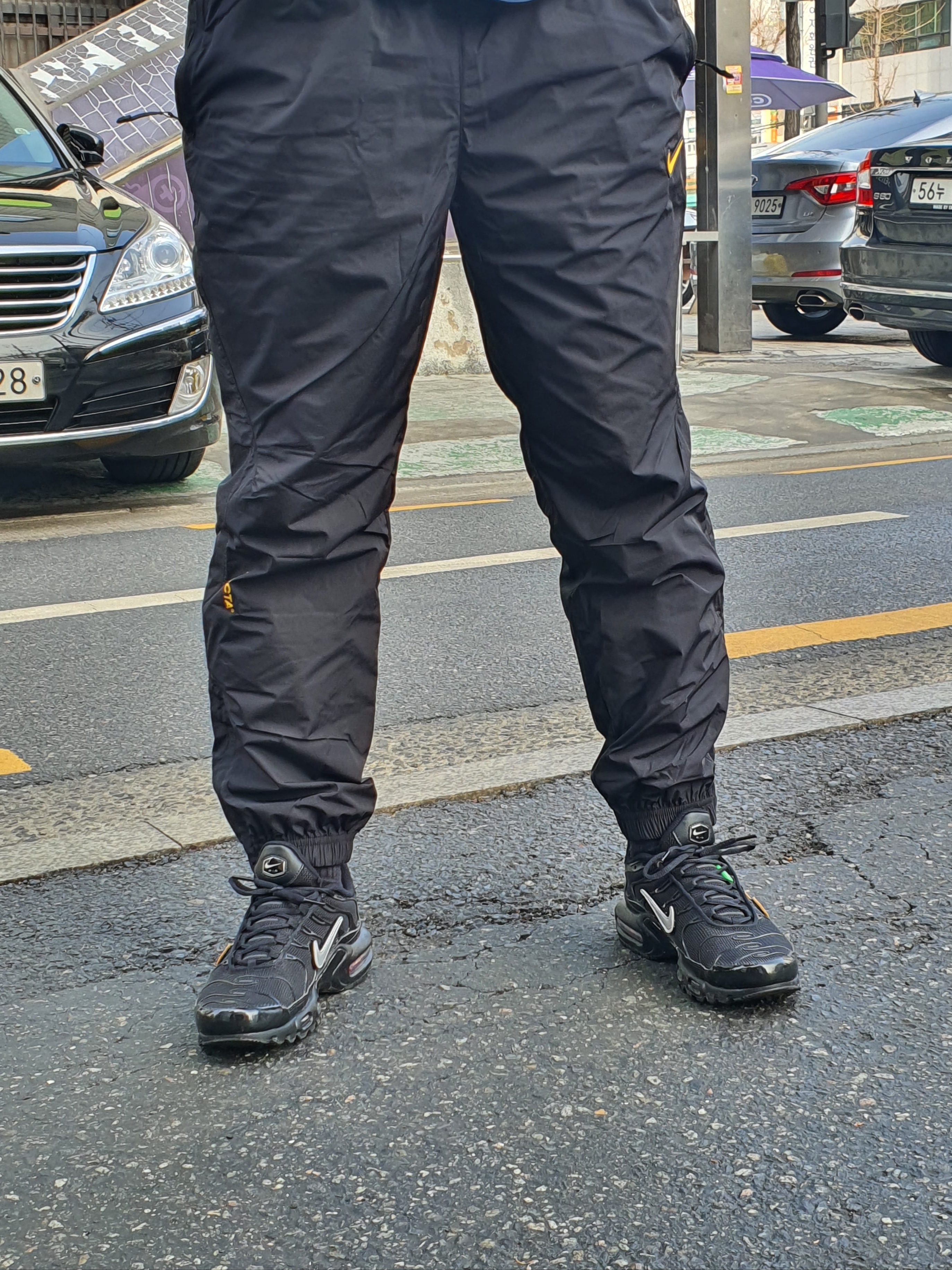 Nike x Drake Nocta Essential Track Pants Black - Asia 착용 스타일 - 2