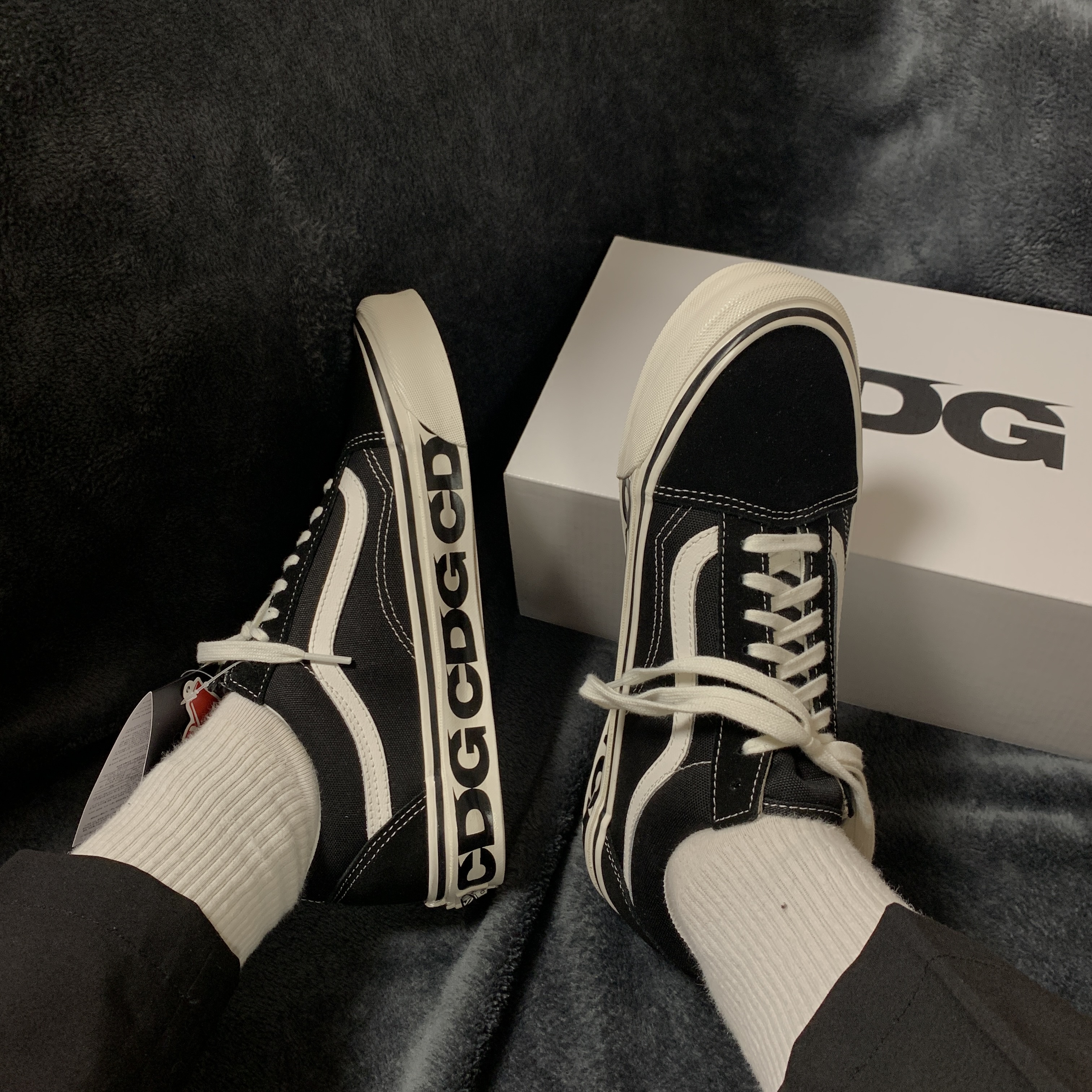 Vans Vault x CDG OG Old Skool LX Side Wall 착용 스타일 - 2