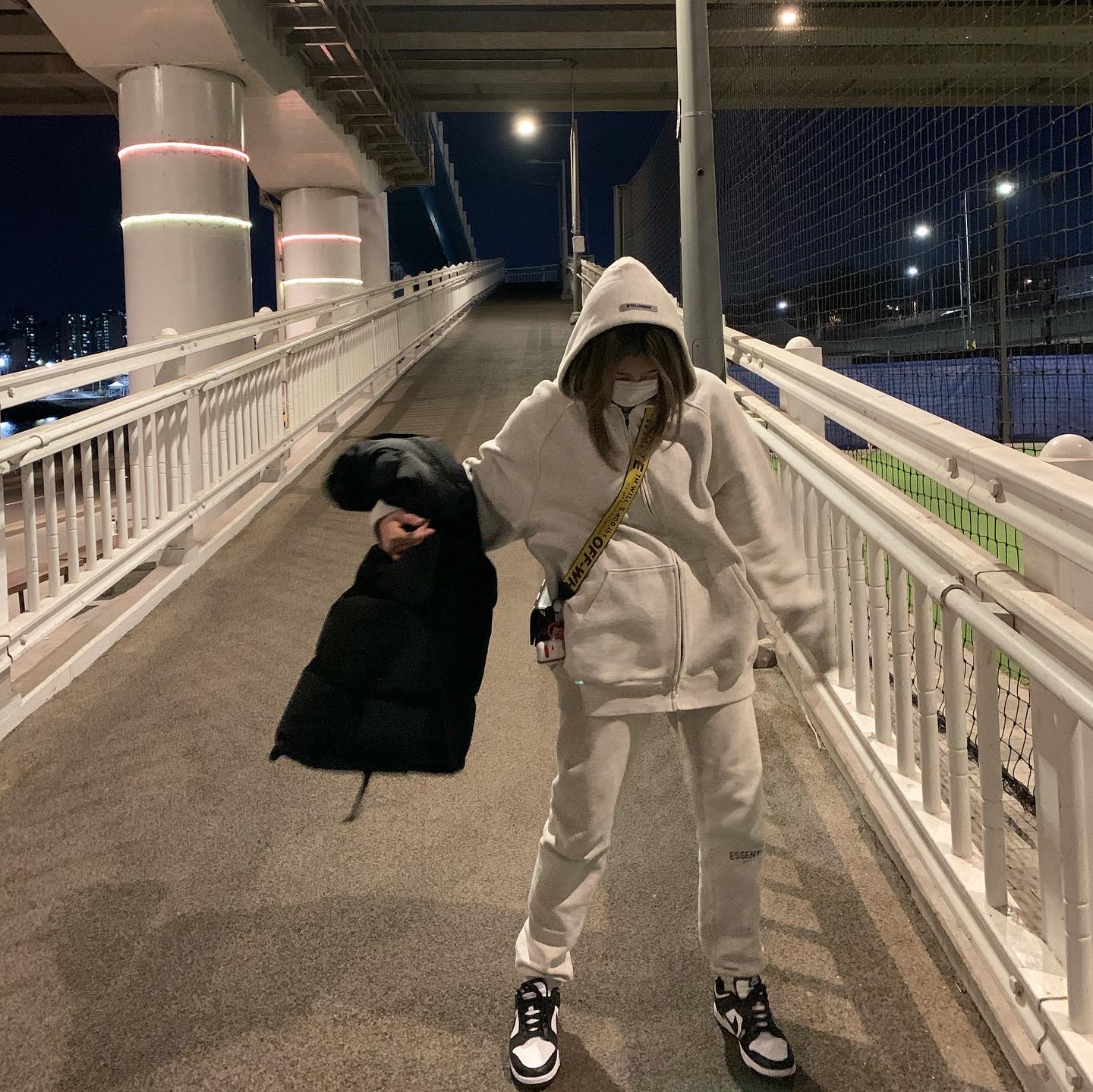 Essentials 3D Silicon Applique Full Zip Up Hoodie Oatmeal Heather - 20SS, (W) Nike Dunk Low Black 착용 스타일 - 2