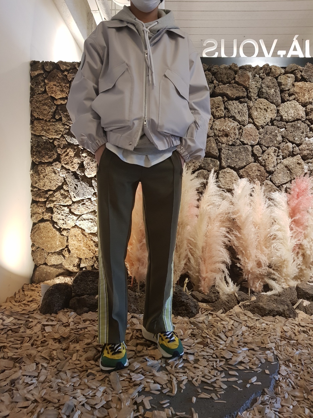 Nike x Sacai VaporWaffle Tour Yellow & Gorge Green Sail, Nike M NRG Hoodie Grey Heather 착용 스타일
