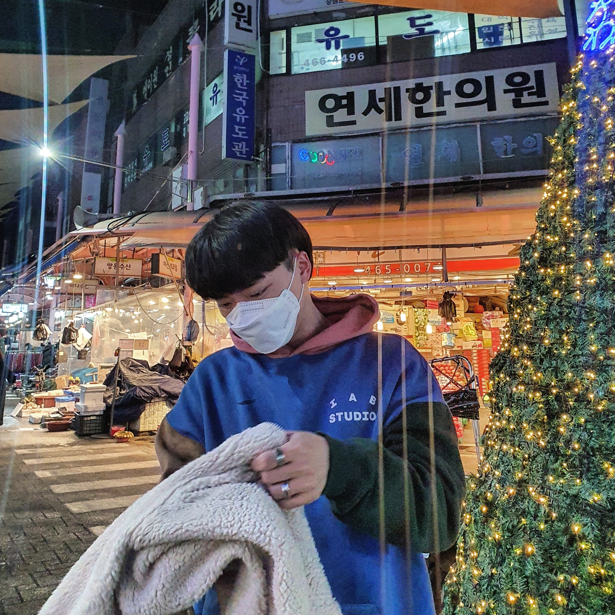 IAB Studio x JTBC Hoodie 착용 스타일
