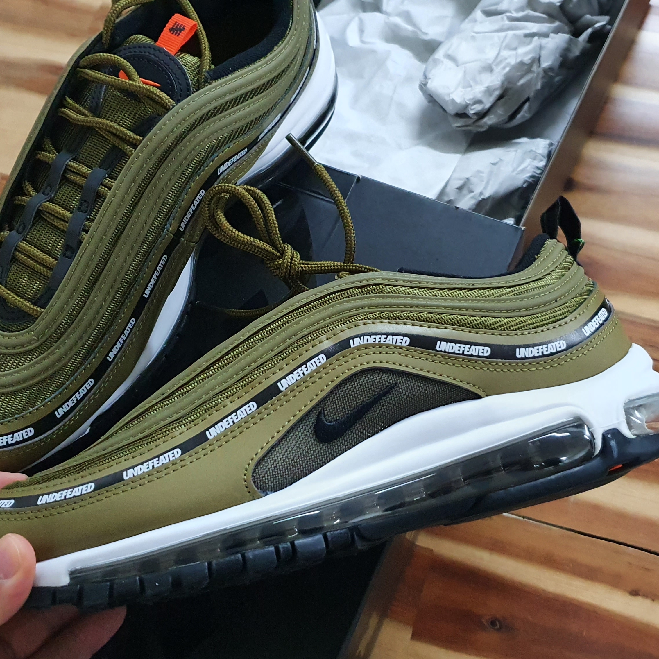 Nike x Undefeated Air Max 97 Militia Green 착용 스타일 - 3
