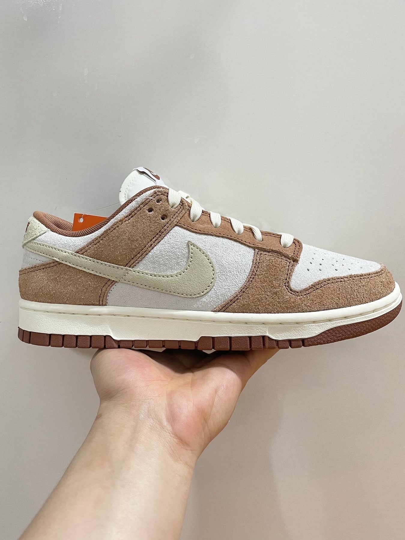Nike Dunk Low Pro Premium Medium Curry 착용 스타일 - 1