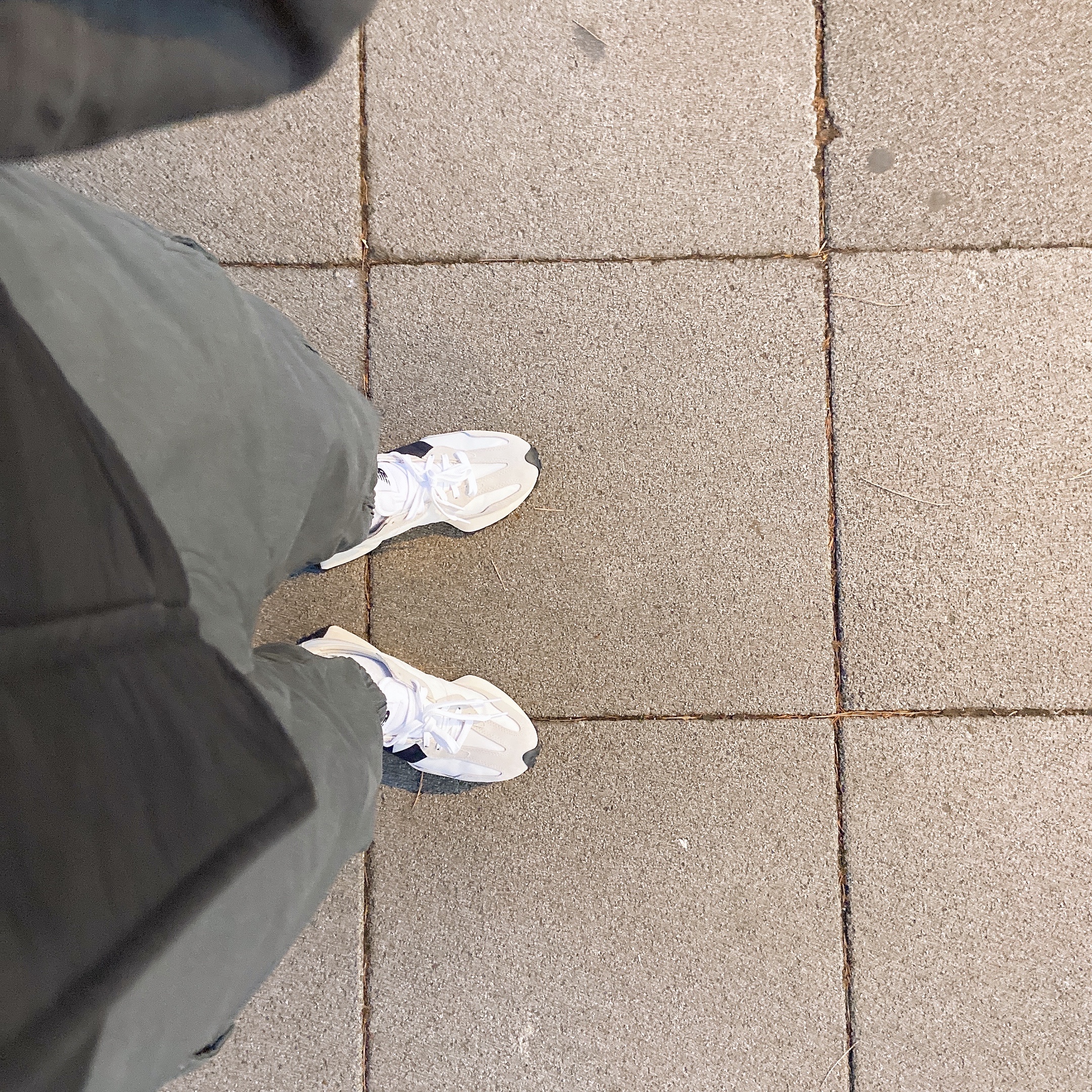 New Balance 327 White Black 착용 스타일
