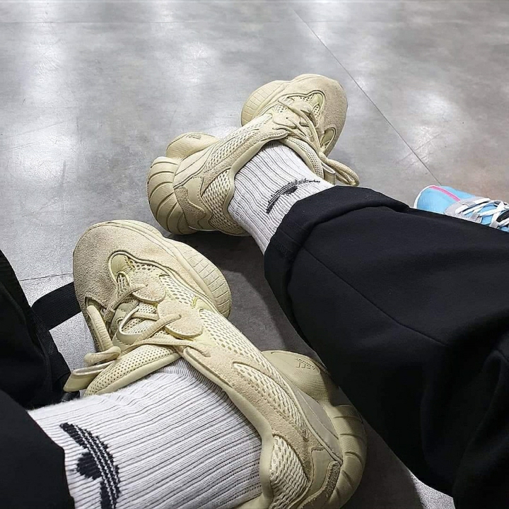 Adidas Yeezy 500 Super Moon Yellow 착용 스타일