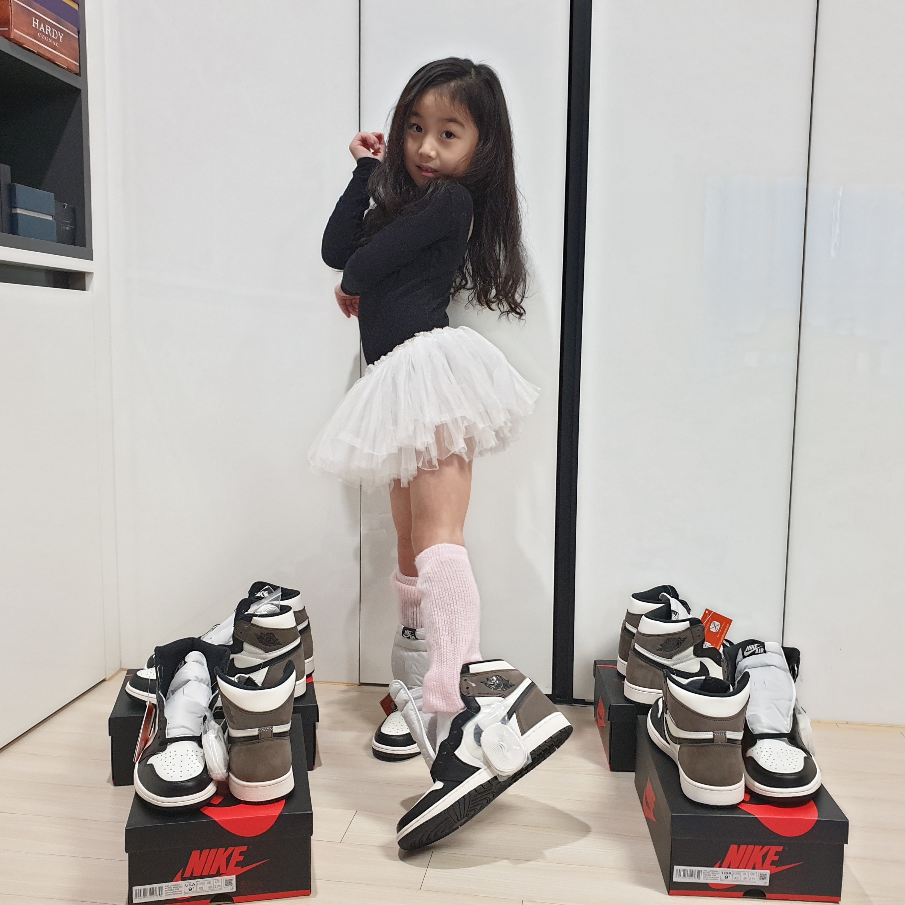 Jordan 1 Retro High OG Black Mocha 착용 스타일 - 1