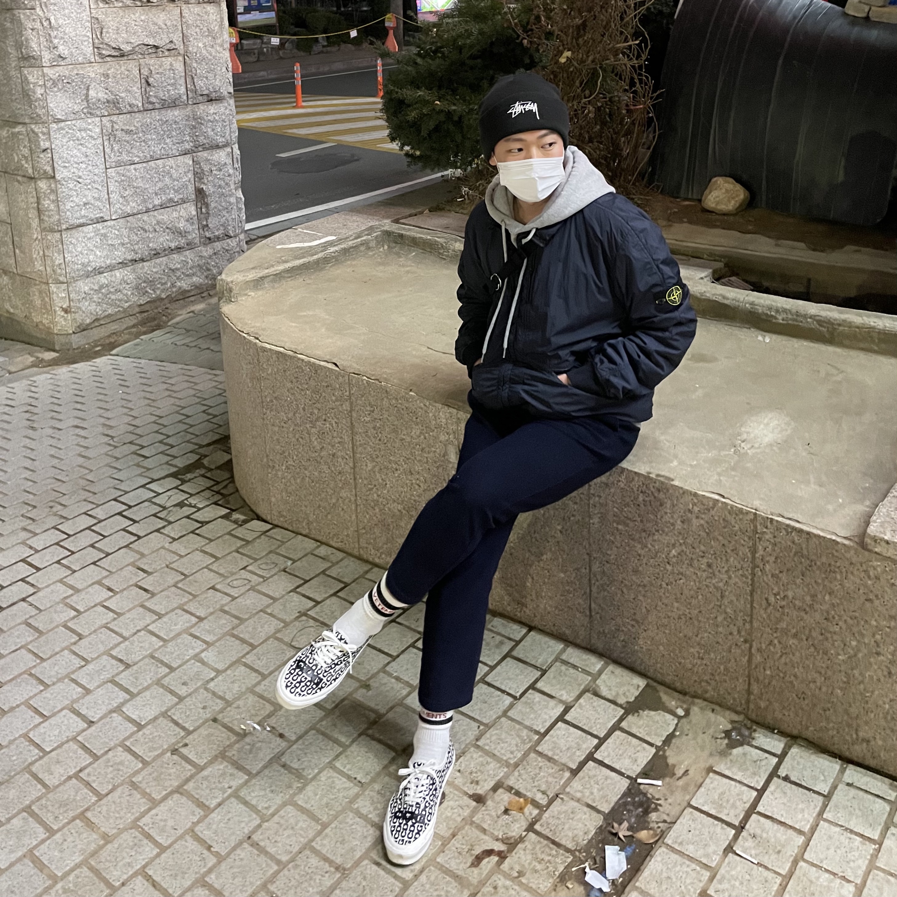 Vans Vault x CDG OG Authentic LX White Black, Nike x Stussy Cuff Beanie Black 착용 스타일