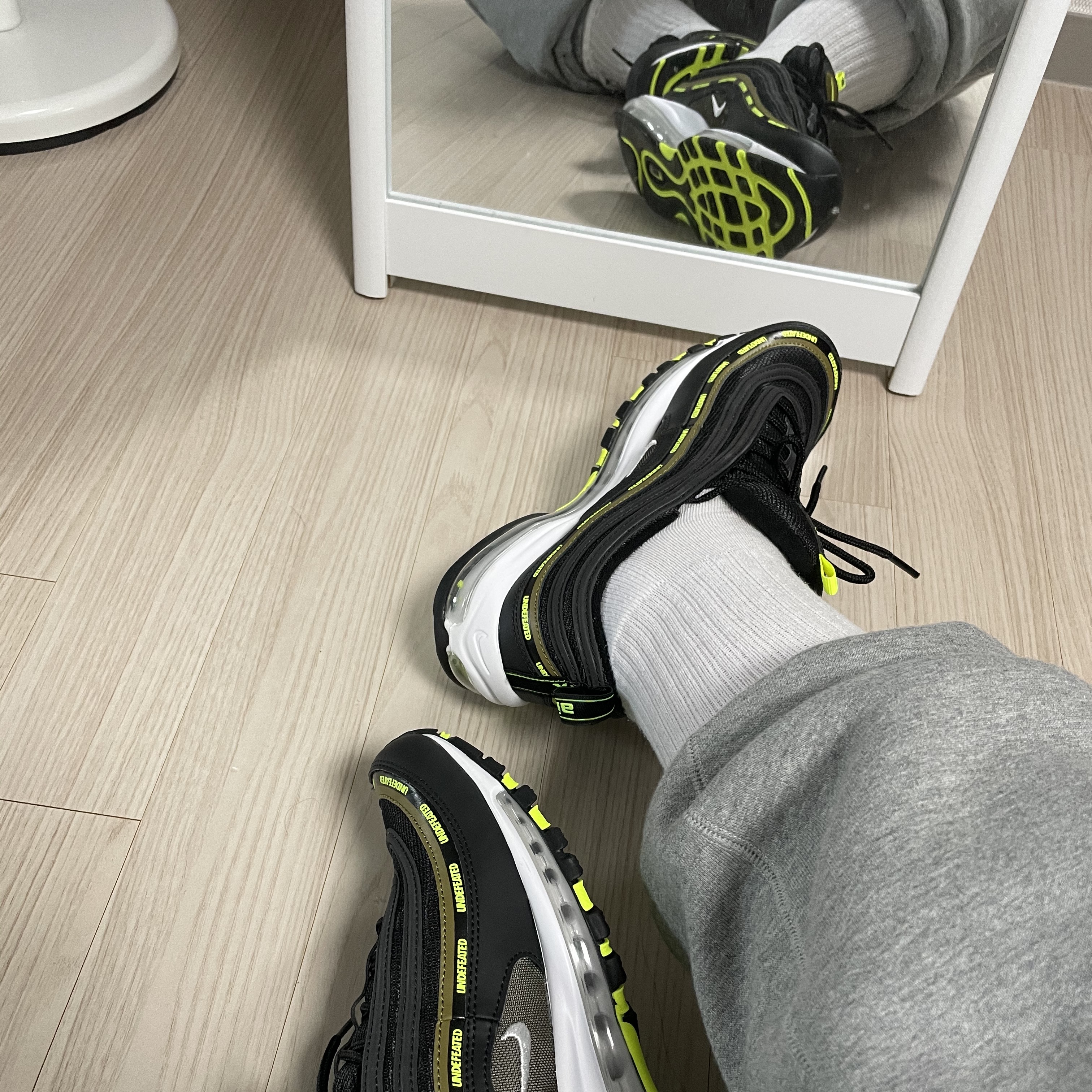 Nike x Undefeated Air Max 97 Black Volt 착용 스타일