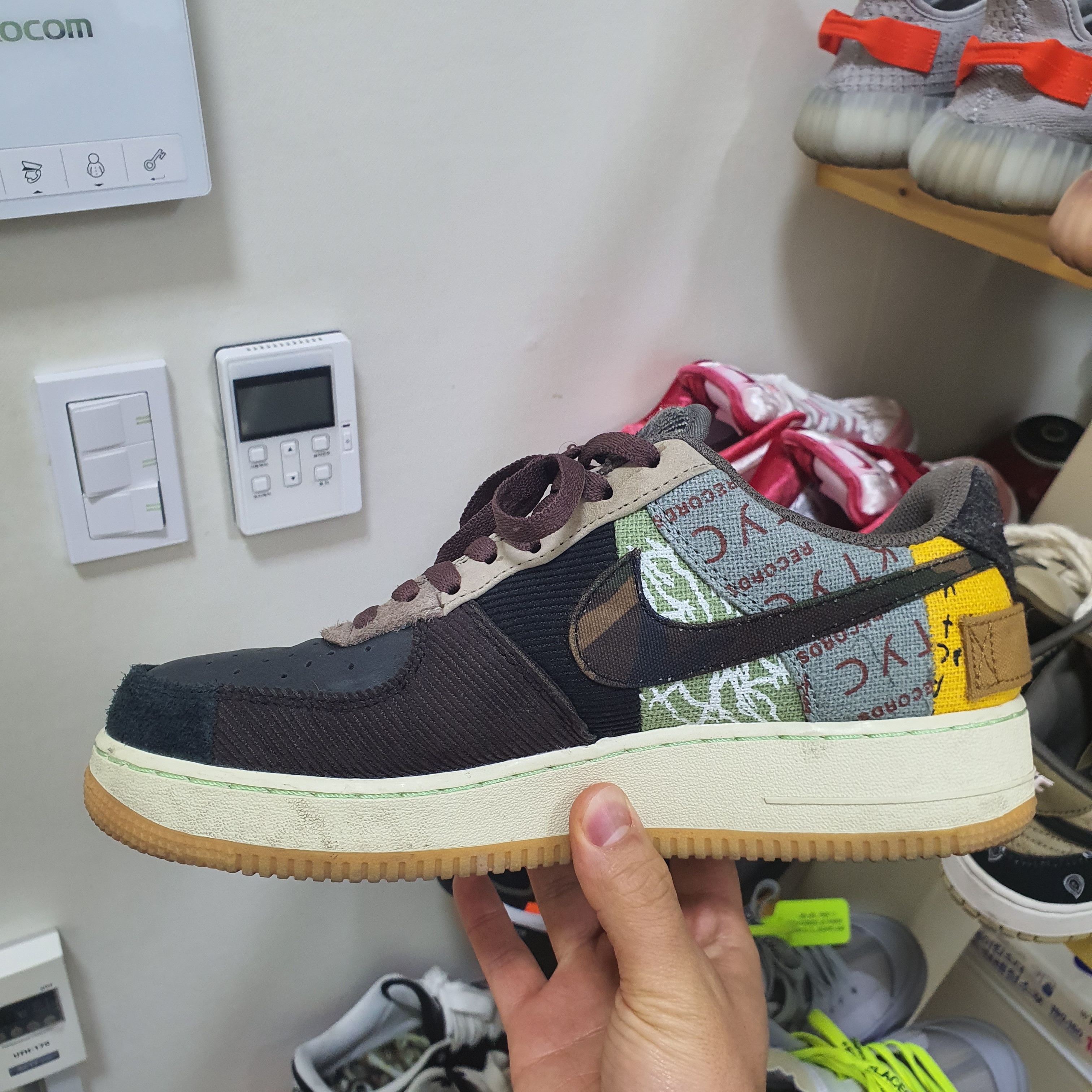 Nike x Travis Scott Air Force 1 Low Cactus Jack 착용 스타일