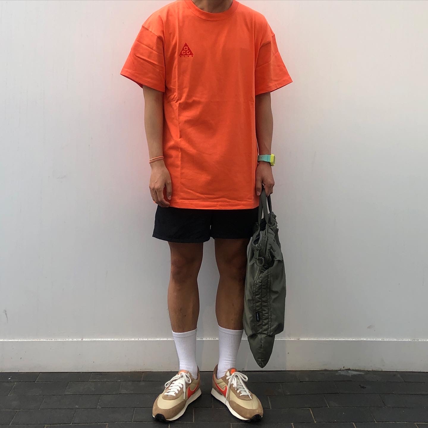Nike Daybreak SP Vegas Gold College Orange 착용 스타일