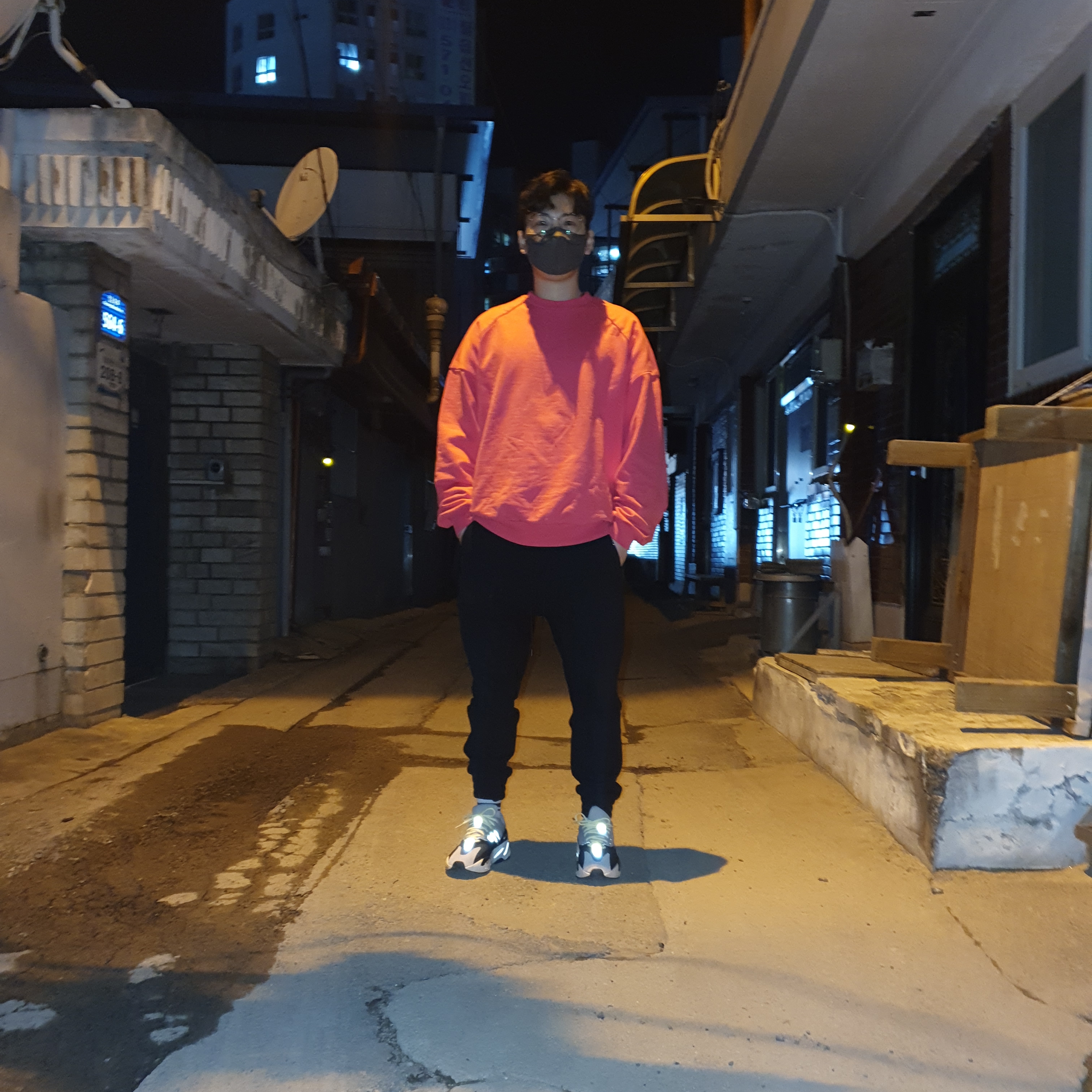 Adidas Yeezy Boost 700 Wave Runner Solid Grey 2017/2019 착용 스타일