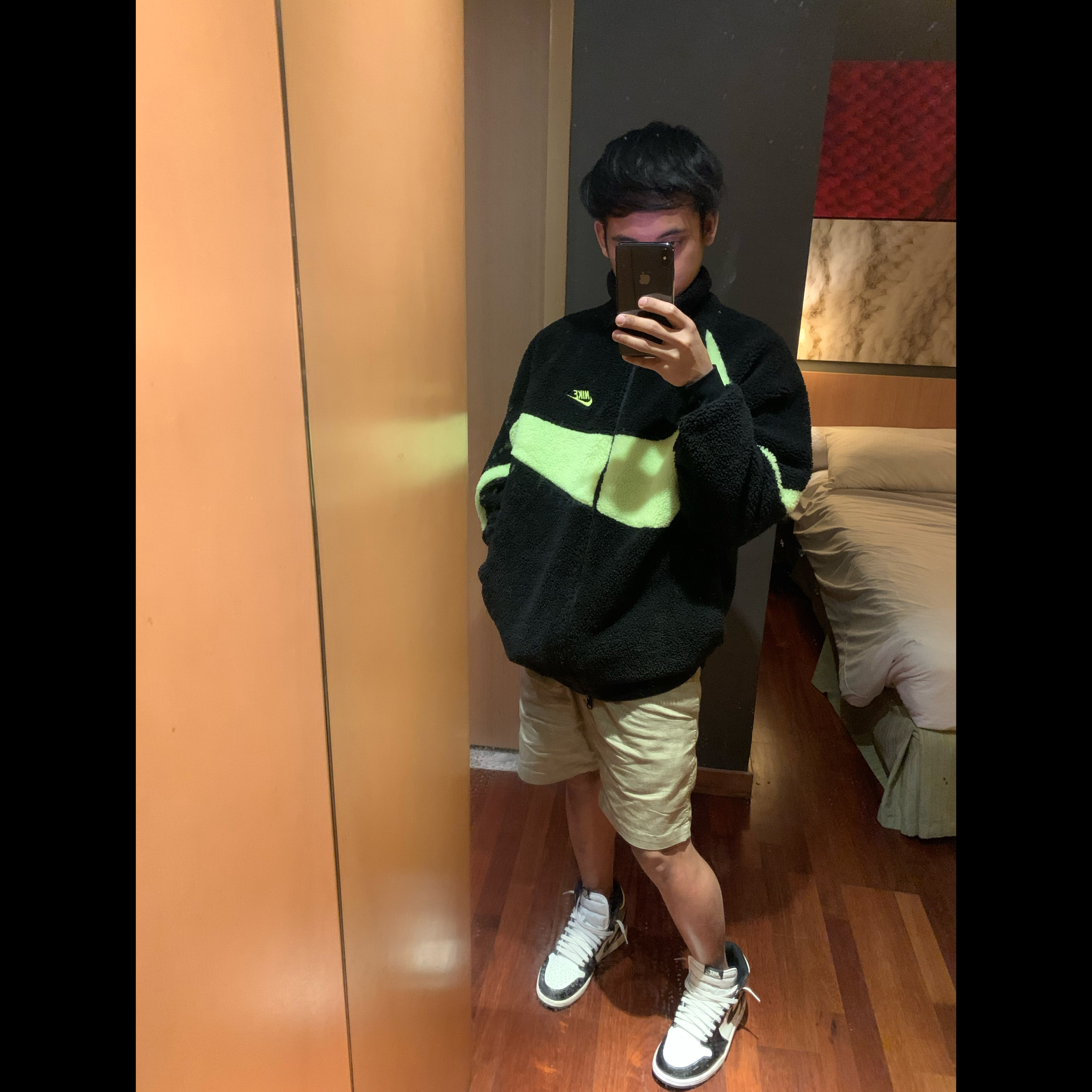 Jordan 1 Retro High OG Black Mocha, Nike Big Swoosh Full Zip Jacket Black Volt 착용 스타일