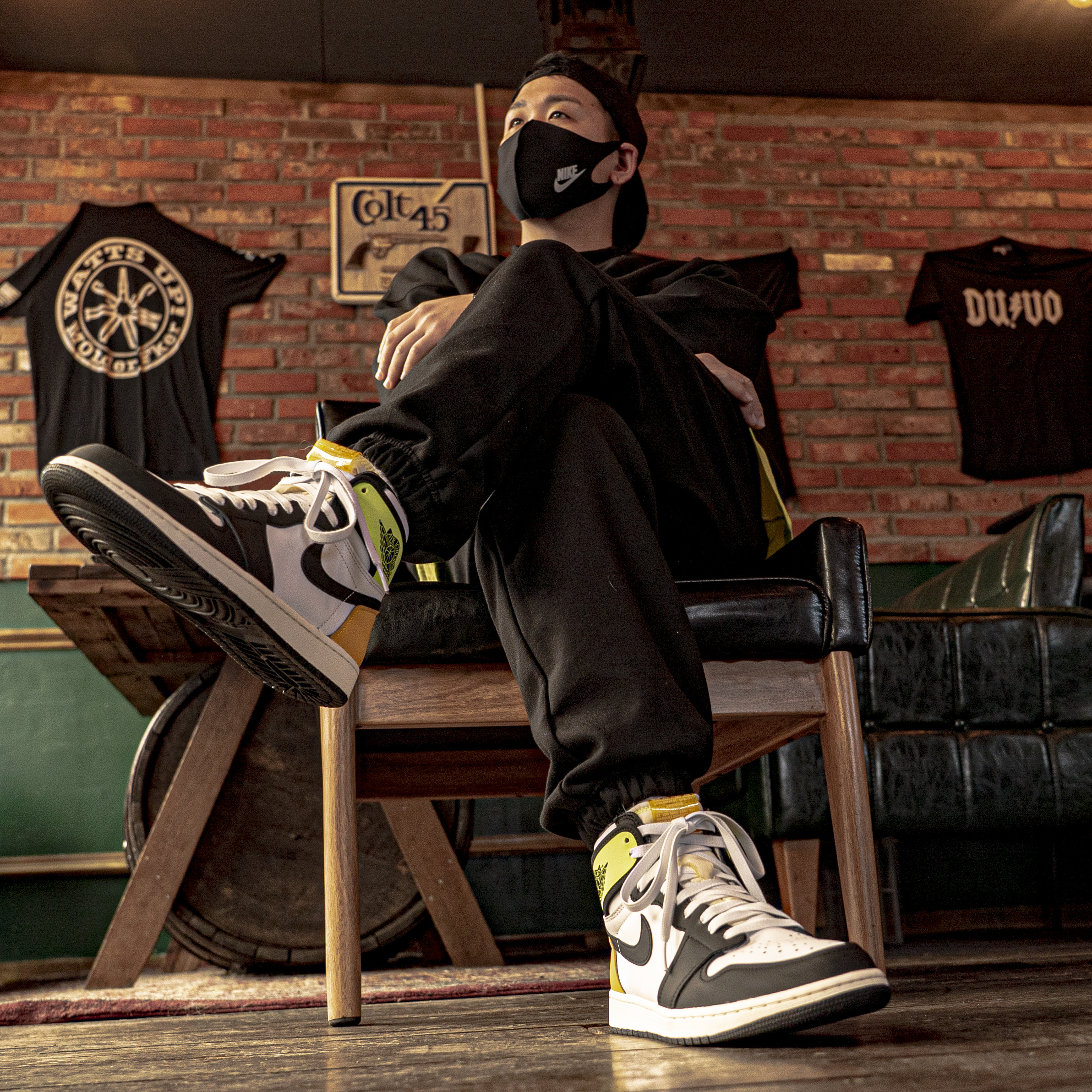 Jordan 1 Retro High OG Volt Gold 착용 스타일 - 2