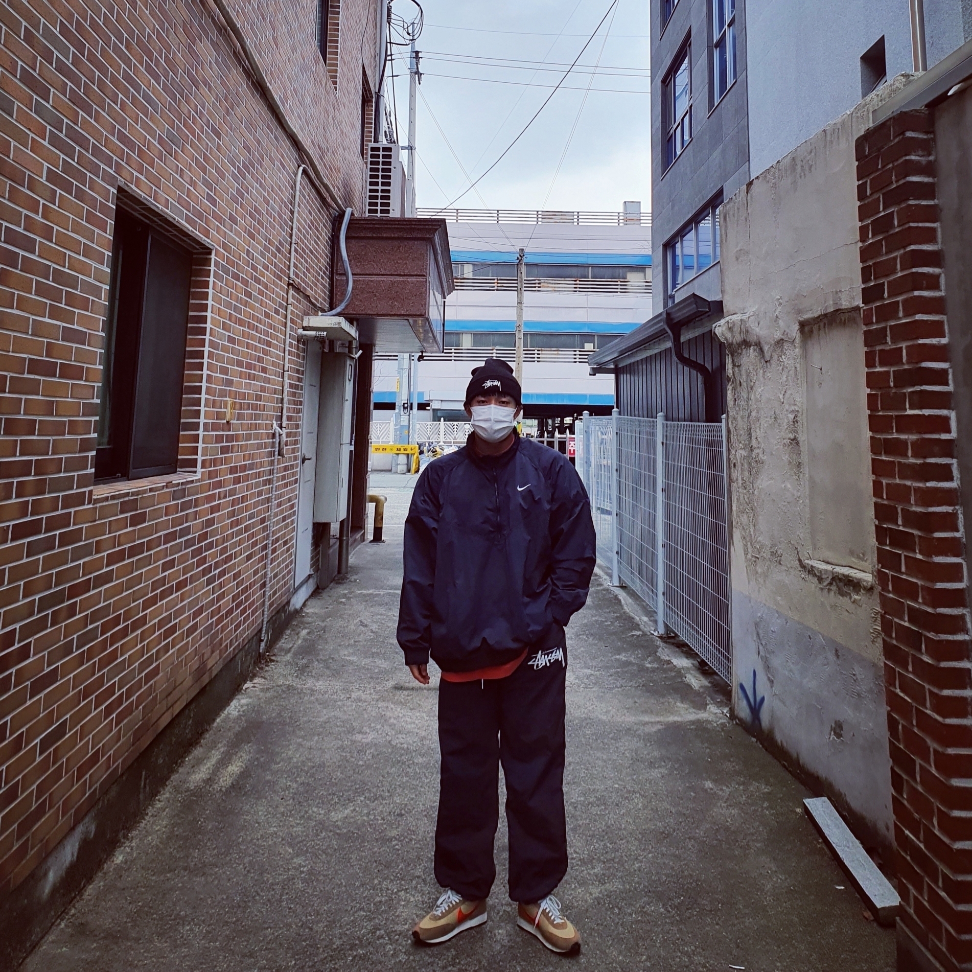 Nike x Stussy Windrunner Jacket Off Noir, Nike x Stussy Beach Pants Off Noir 착용 스타일