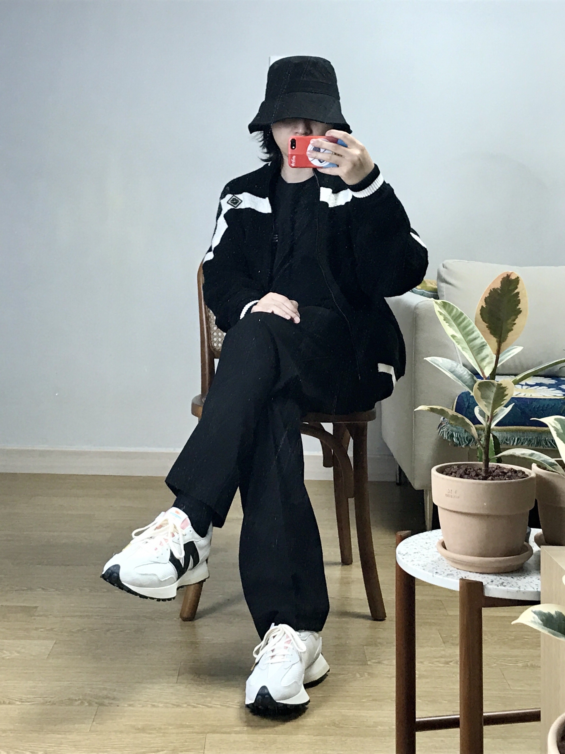 New Balance x Casablanca 327 Idealist Black Grey Pink 착용 스타일