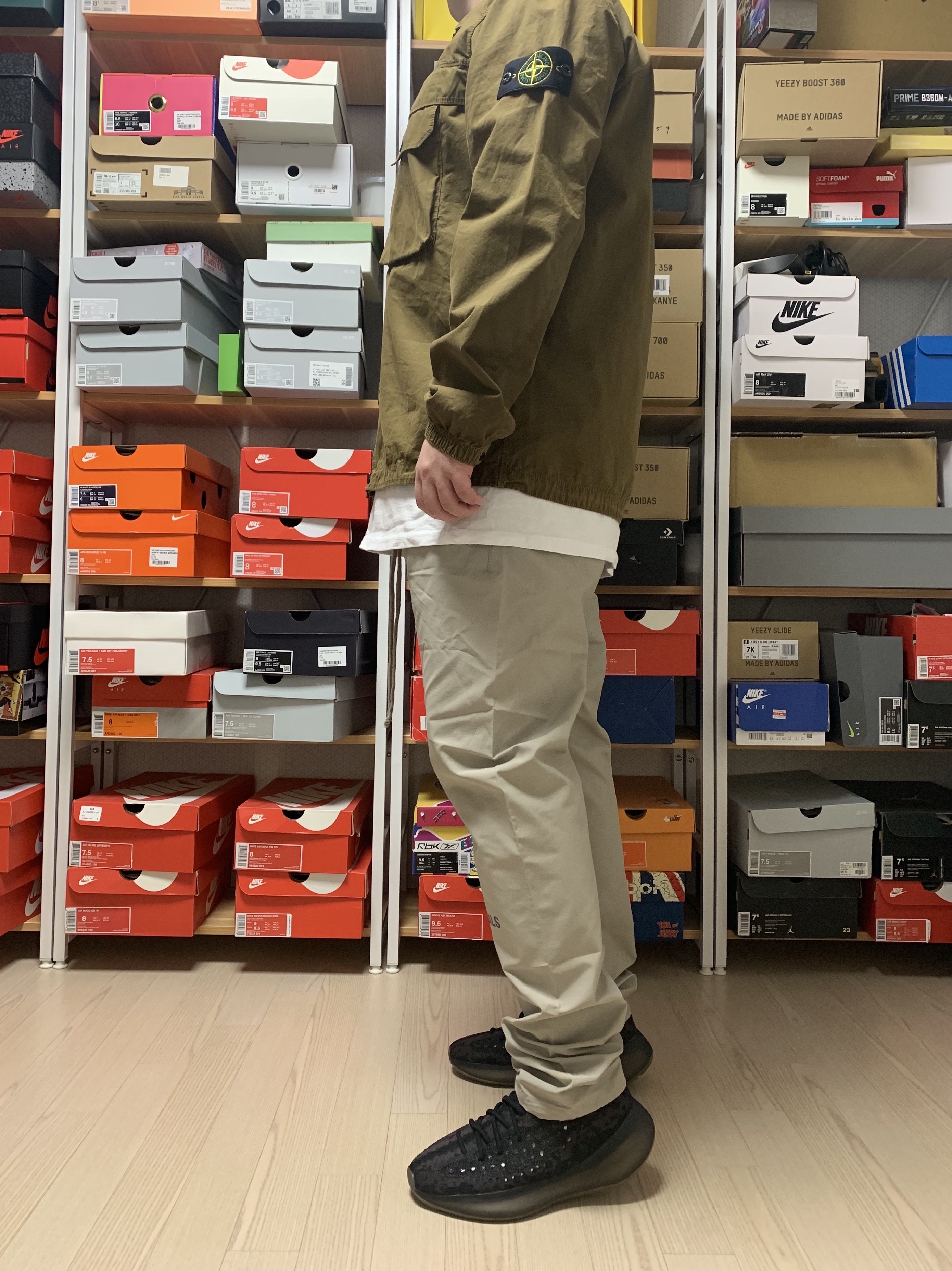 Adidas Yeezy Boost 380 Onyx - Non-Reflective 착용 스타일