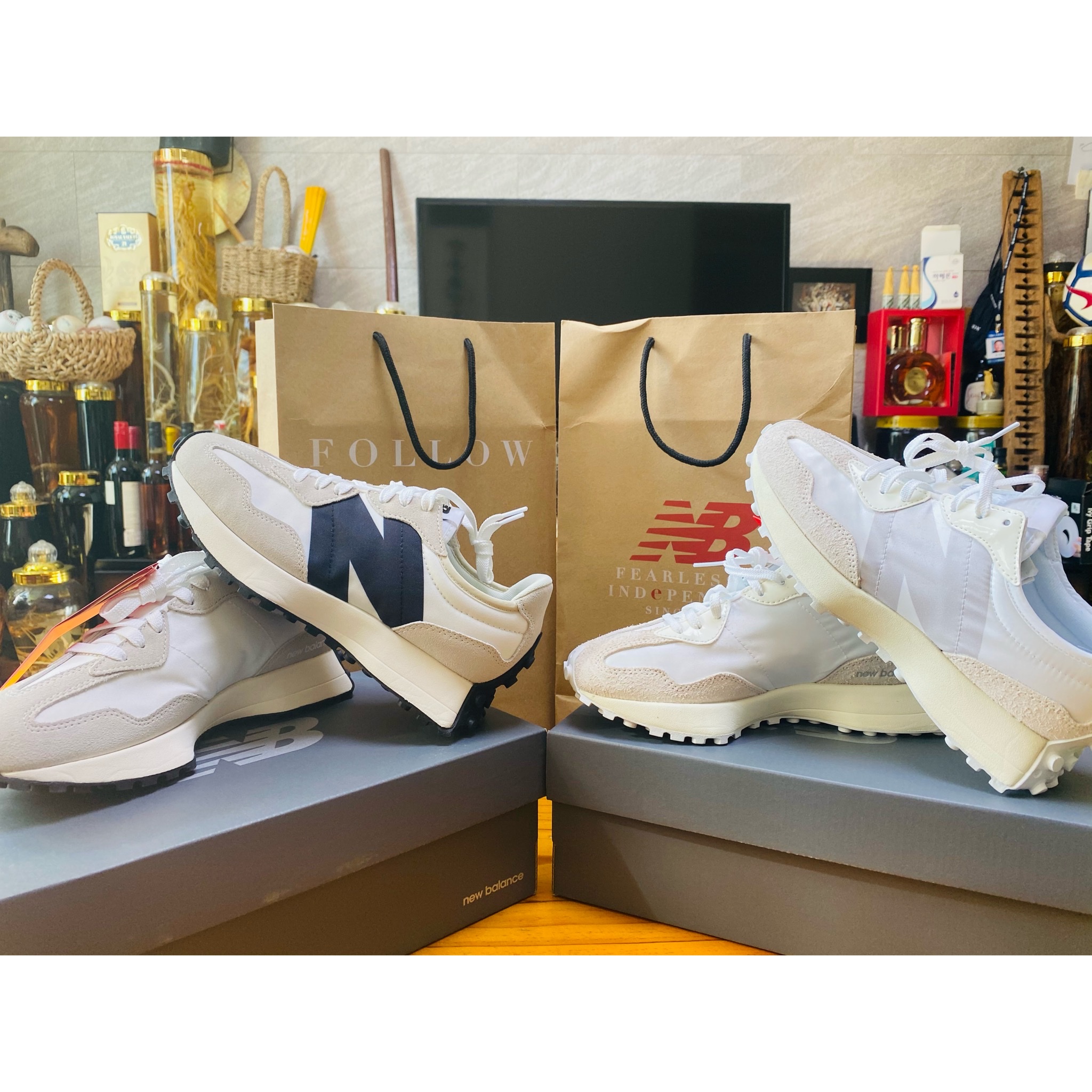 New Balance 327 White Black, (W) New Balance 327 White Moonbeam 착용 스타일 - 1
