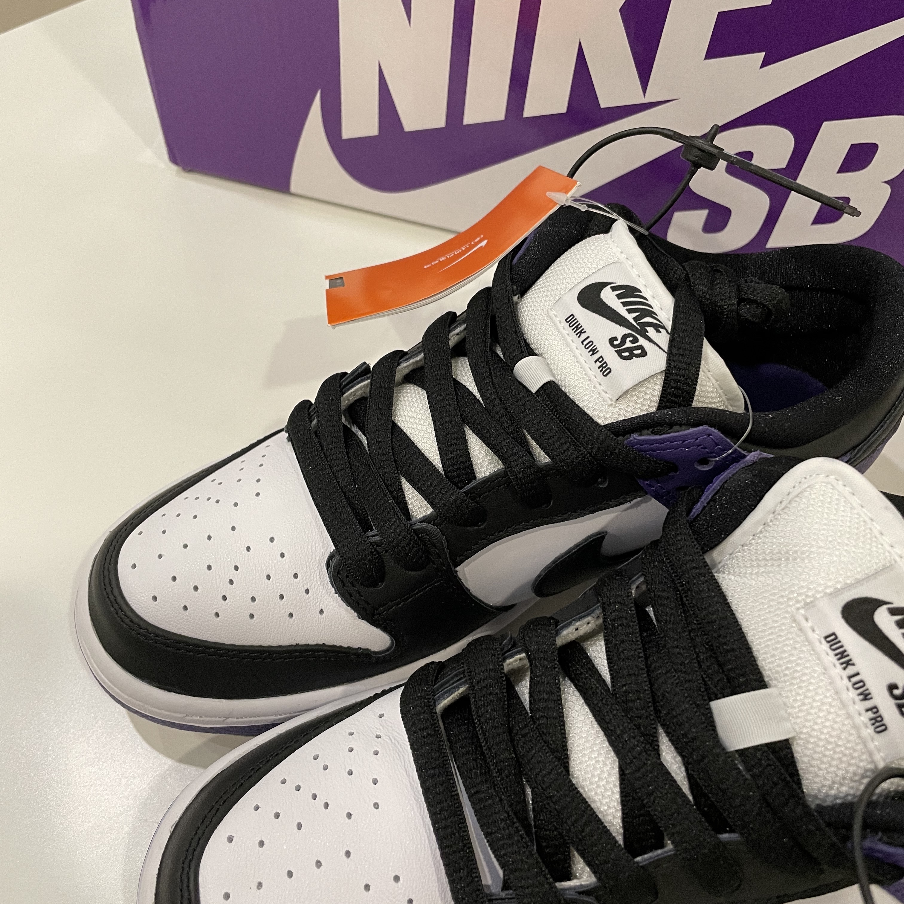 Nike SB Dunk Low Pro Court Purple 착용 스타일 - 3