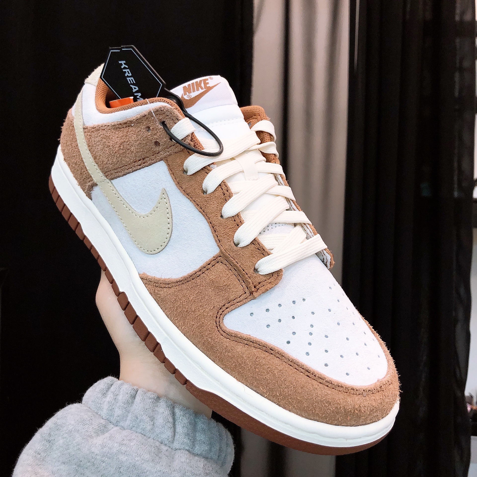Nike Dunk Low Pro Premium Medium Curry 착용 스타일 - 1