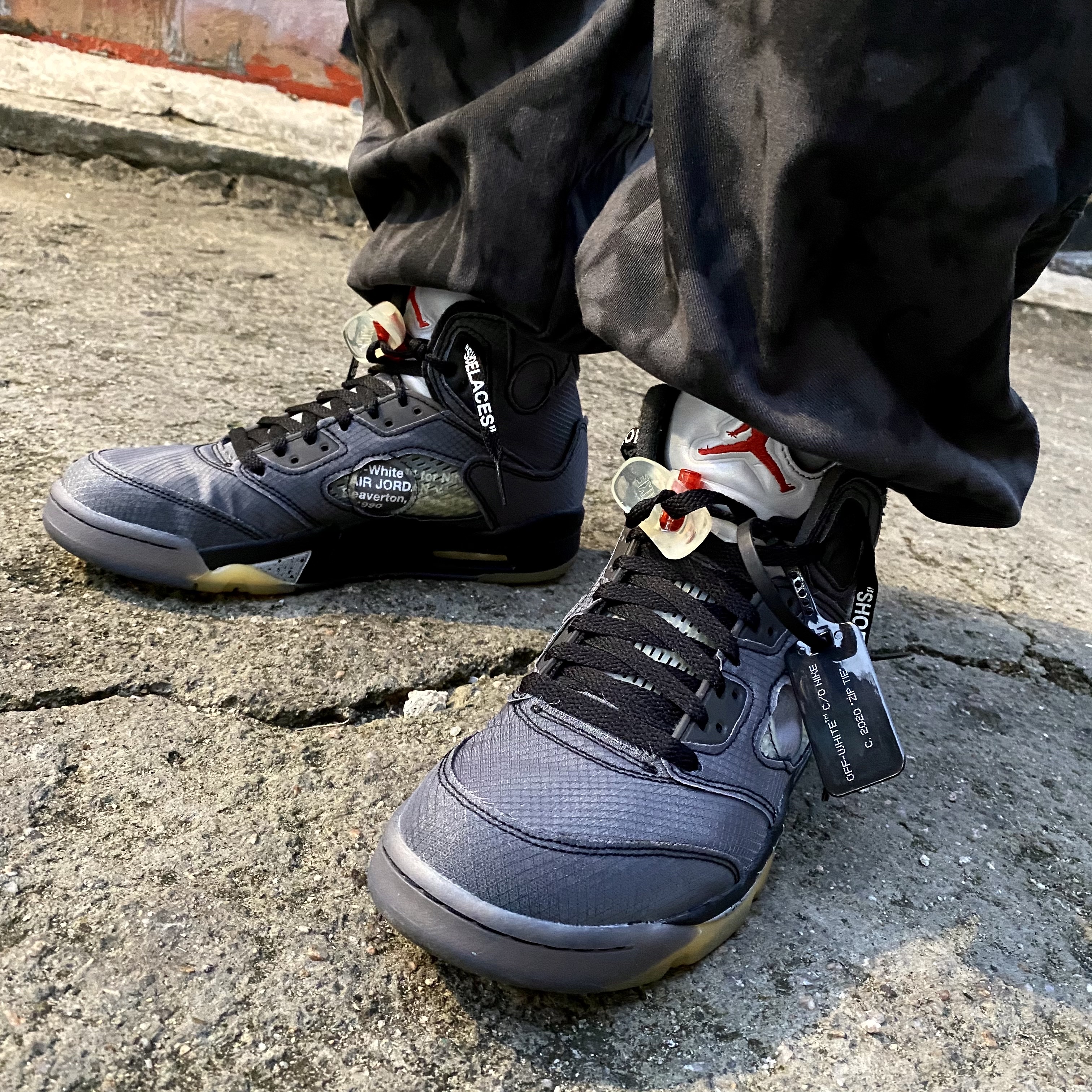 Jordan 5 x Off-White Retro SP Black Muslin 착용 스타일 - 2