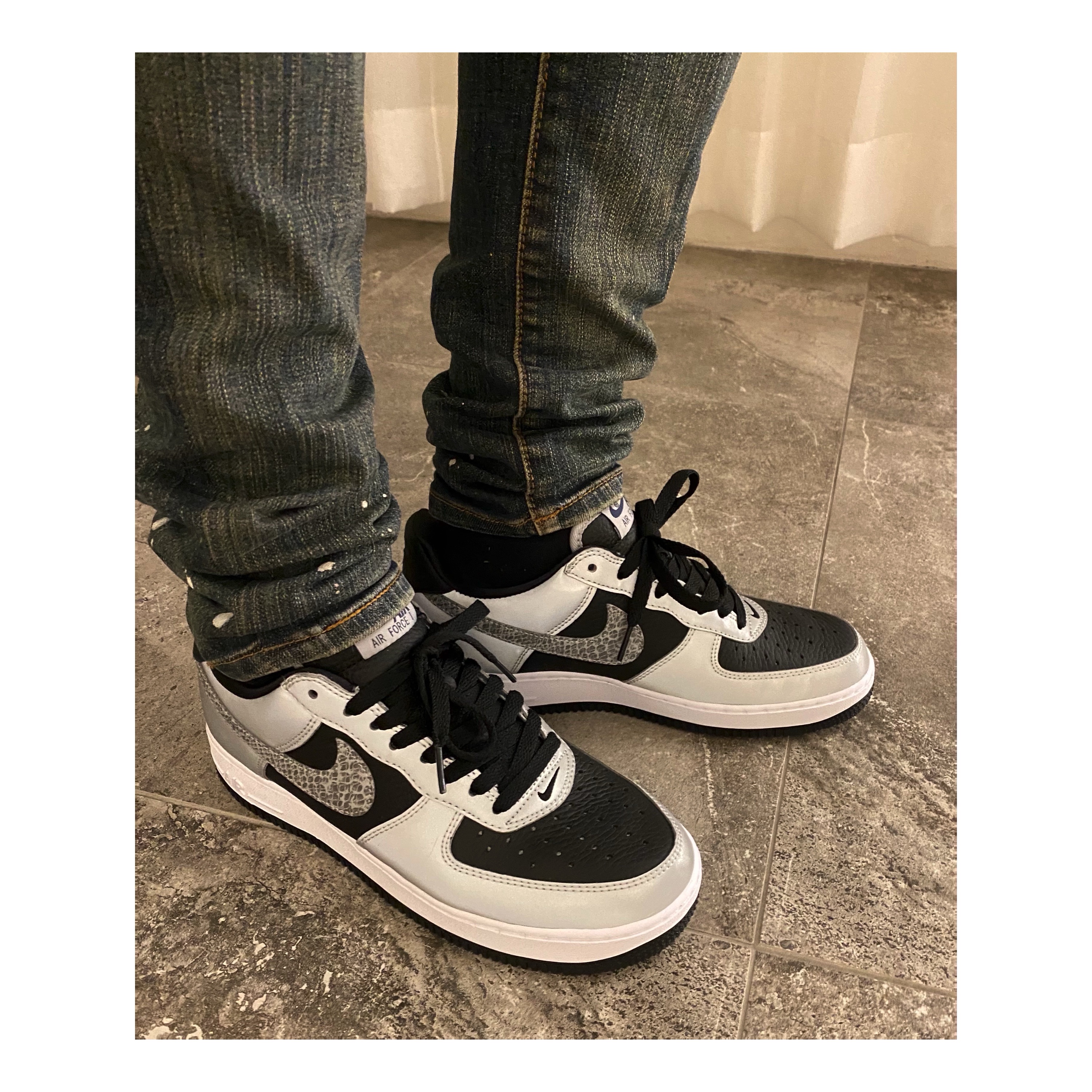 Nike Air Force 1 B Silver Snake 착용 스타일 - 3
