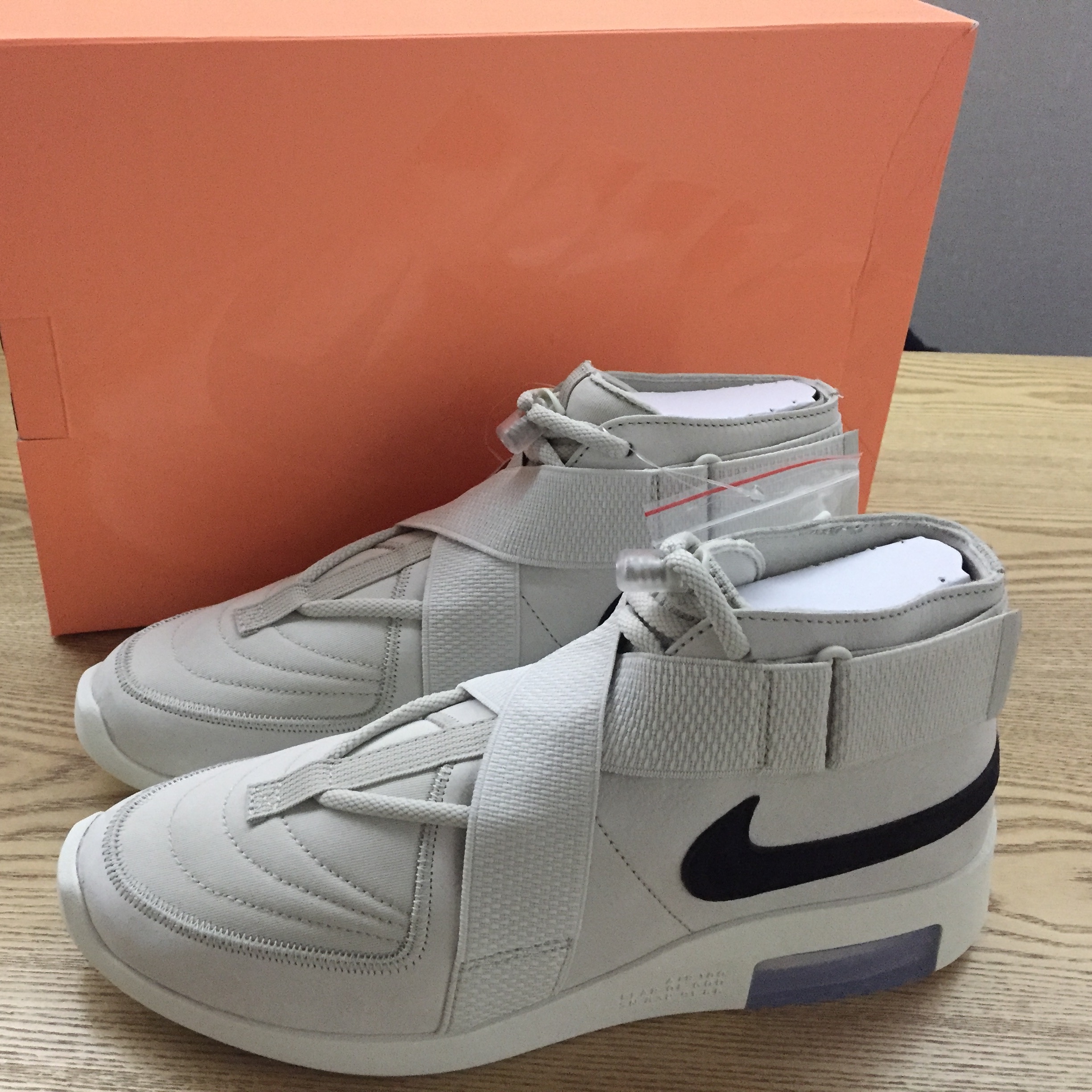 Nike x Fear of God Air Fear of God Raid Light Bone 착용 스타일