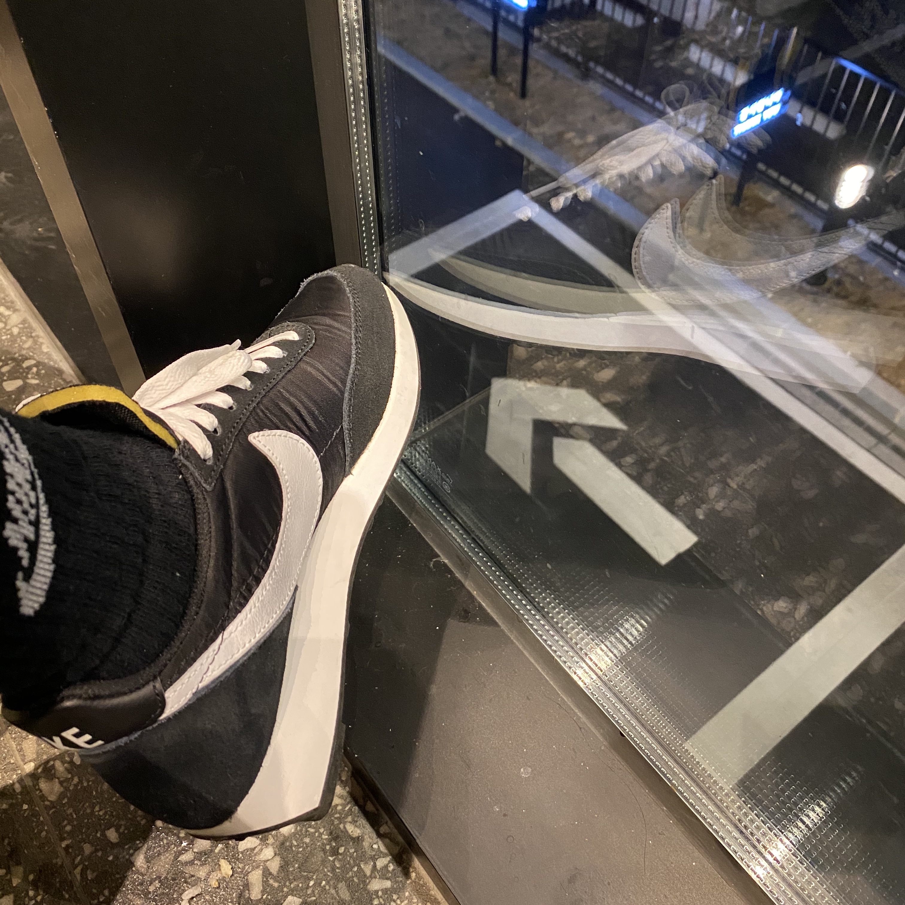 (W) Nike Daybreak Black White 착용 스타일 - 1