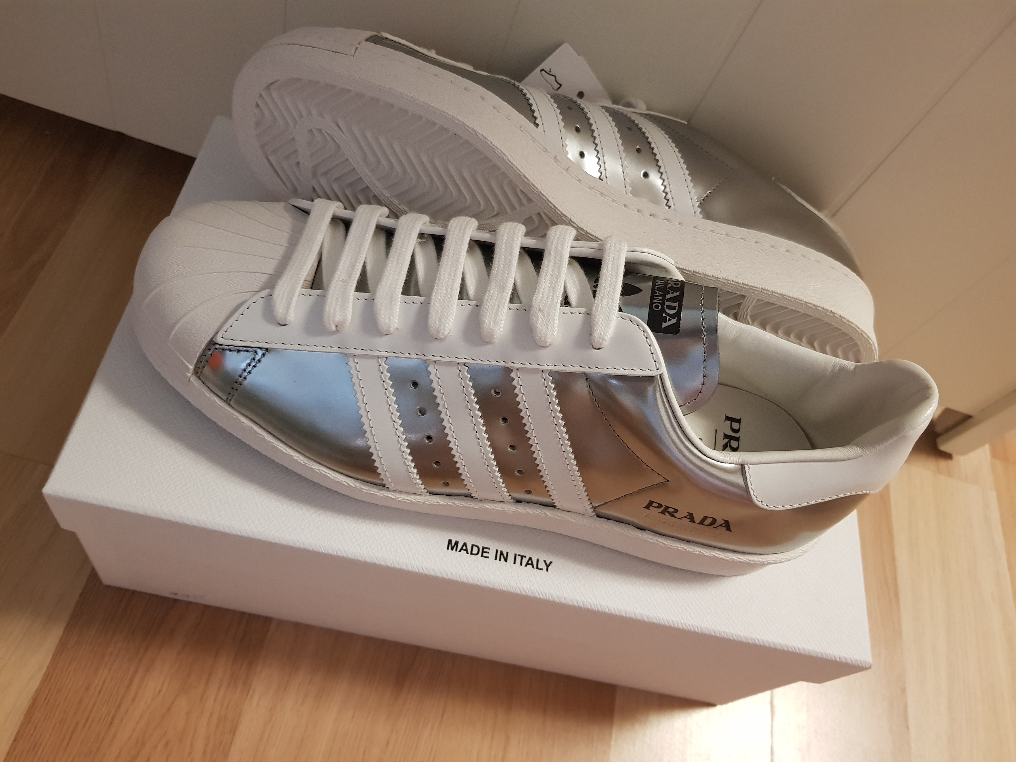 Adidas x Prada Superstar Metallic Silver 착용 스타일 - 2