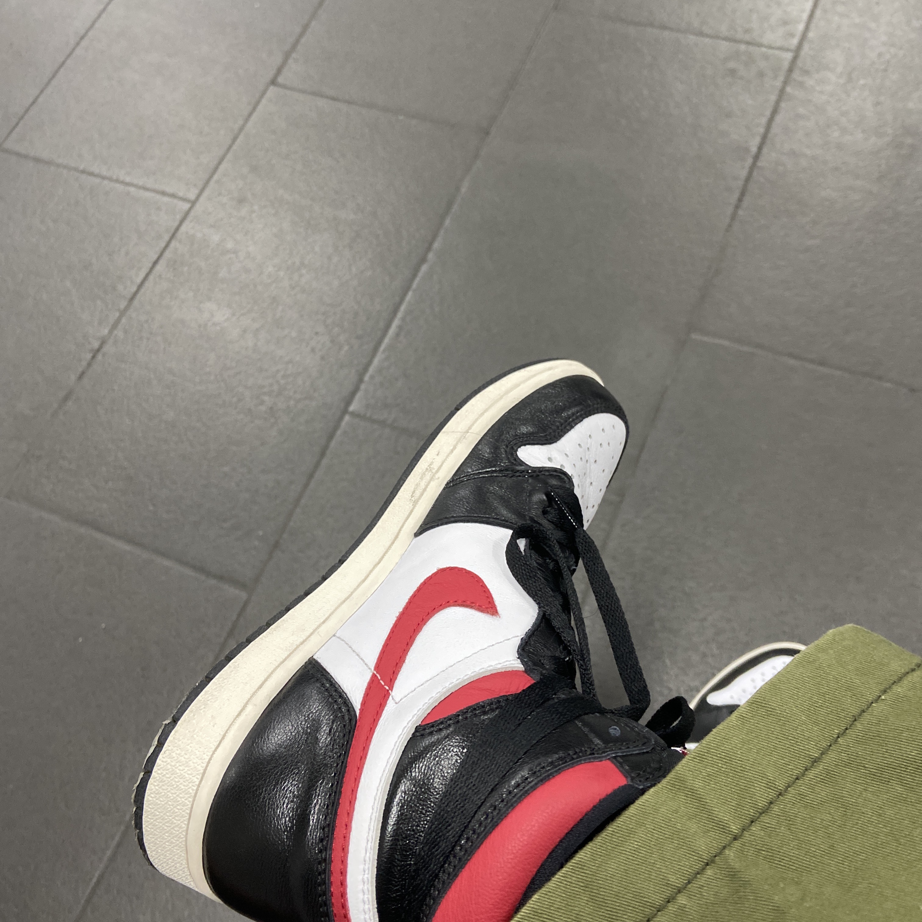 Jordan 1 Retro High OG Gym Red 착용 스타일 - 2
