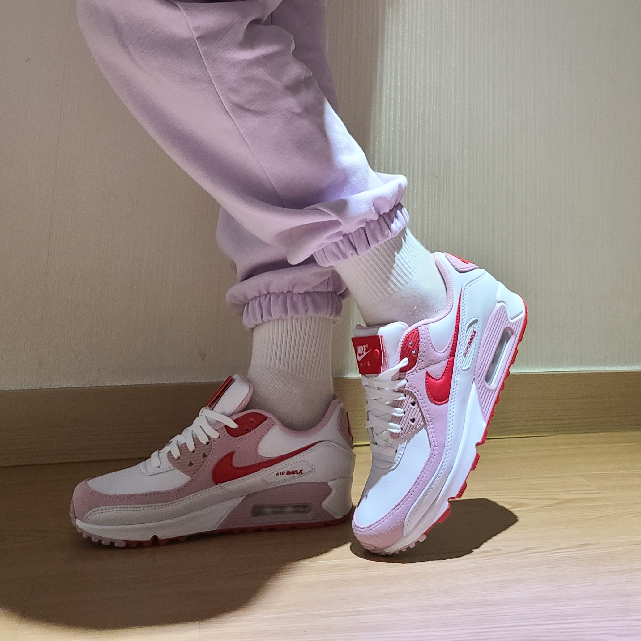 (W) Nike Air Max 90 QS Valentine's Day 착용 스타일 - 2