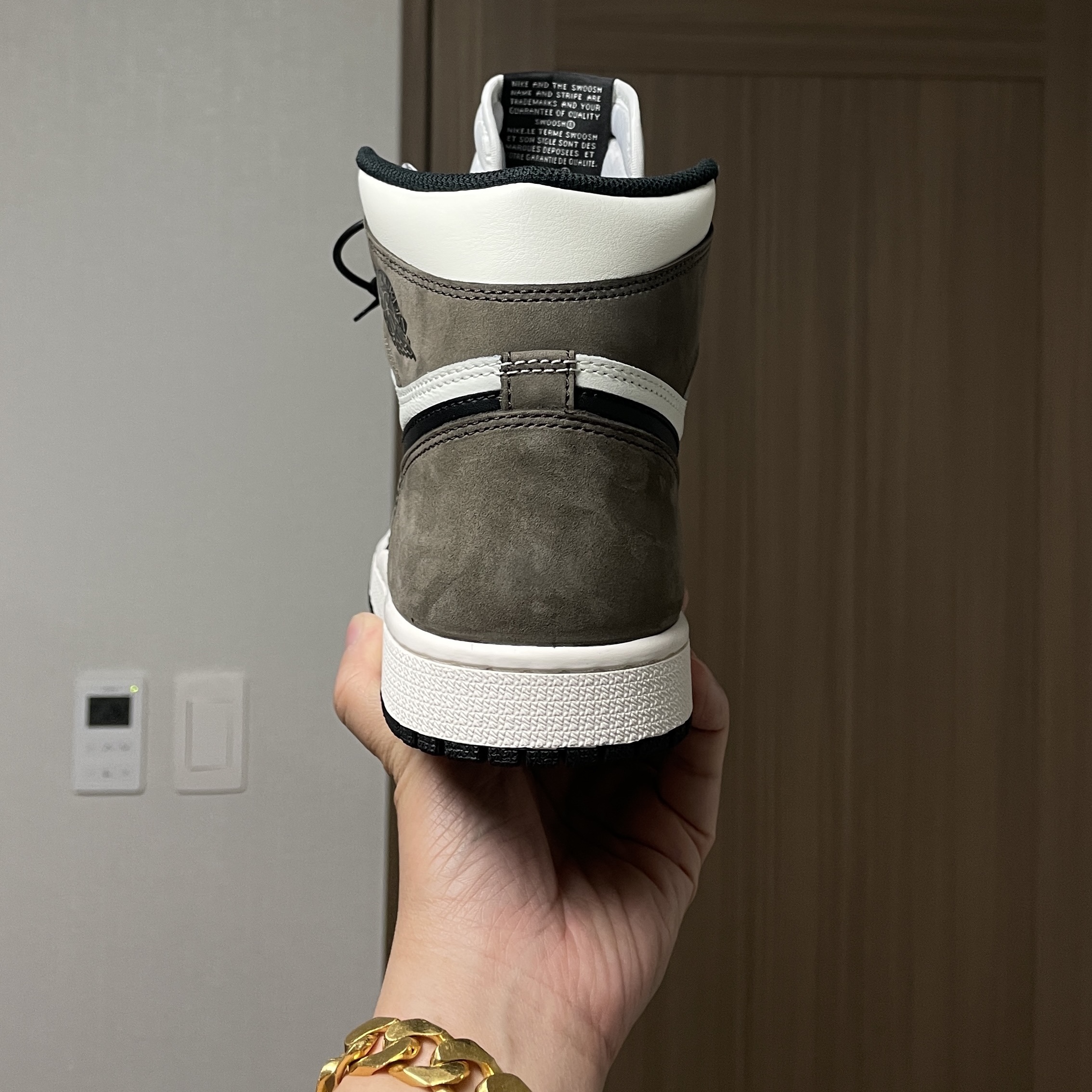 Jordan 1 Retro High OG Black Mocha 착용 스타일