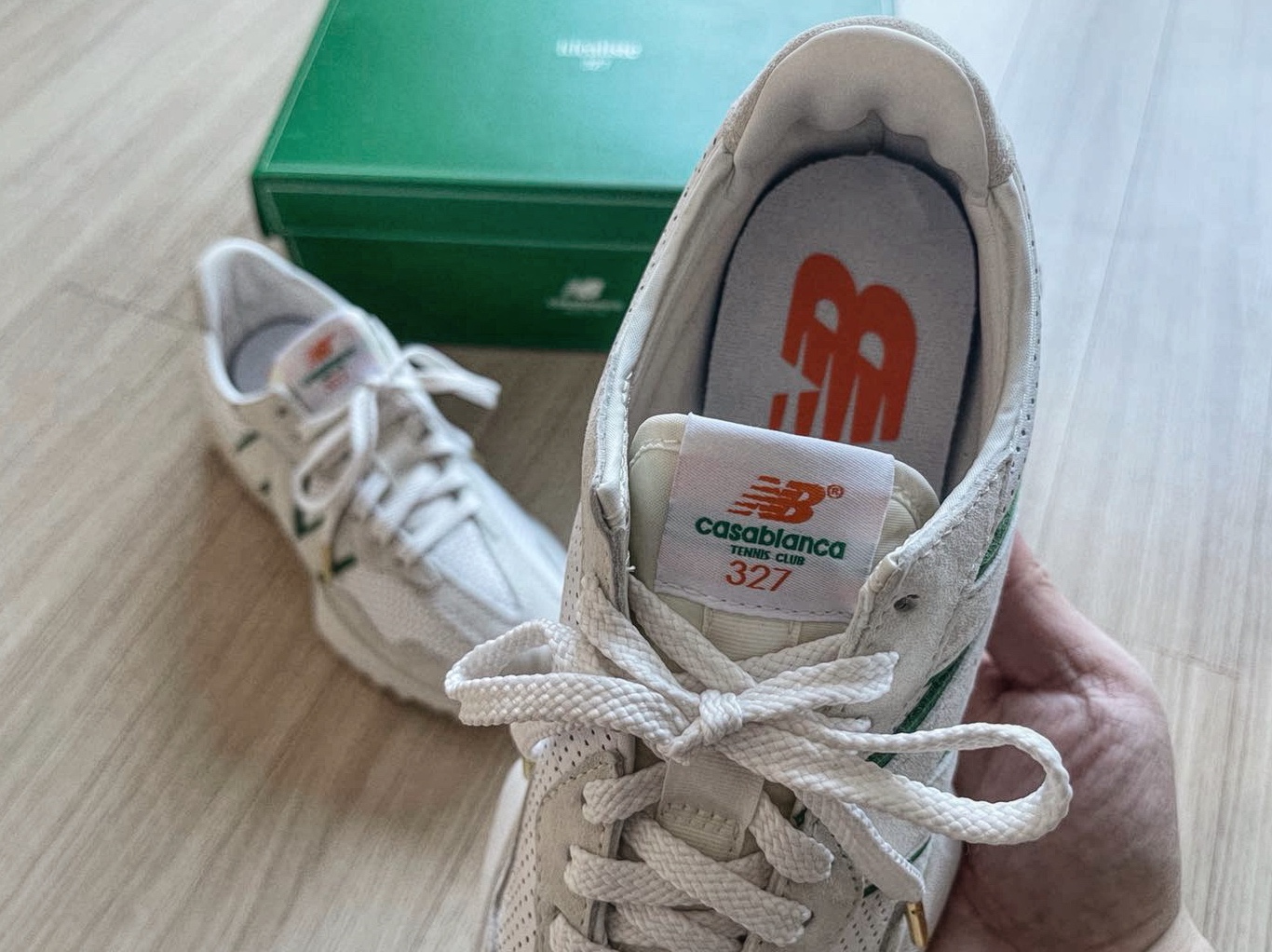 New Balance x Casablanca 327 Idealist Off White Green 착용 스타일 - 4