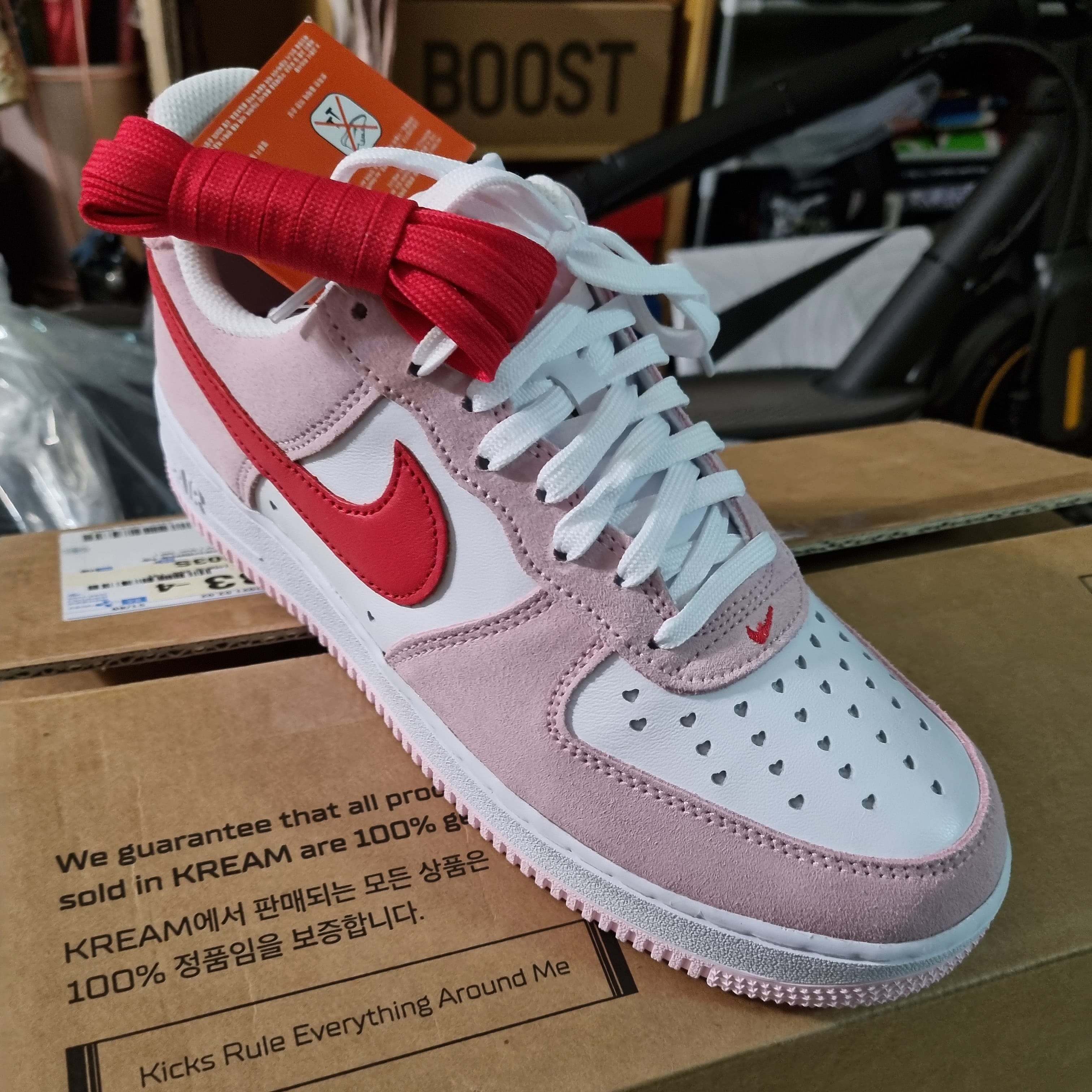 Nike Air Force 1 '07 QS Valentine's Day 착용 스타일