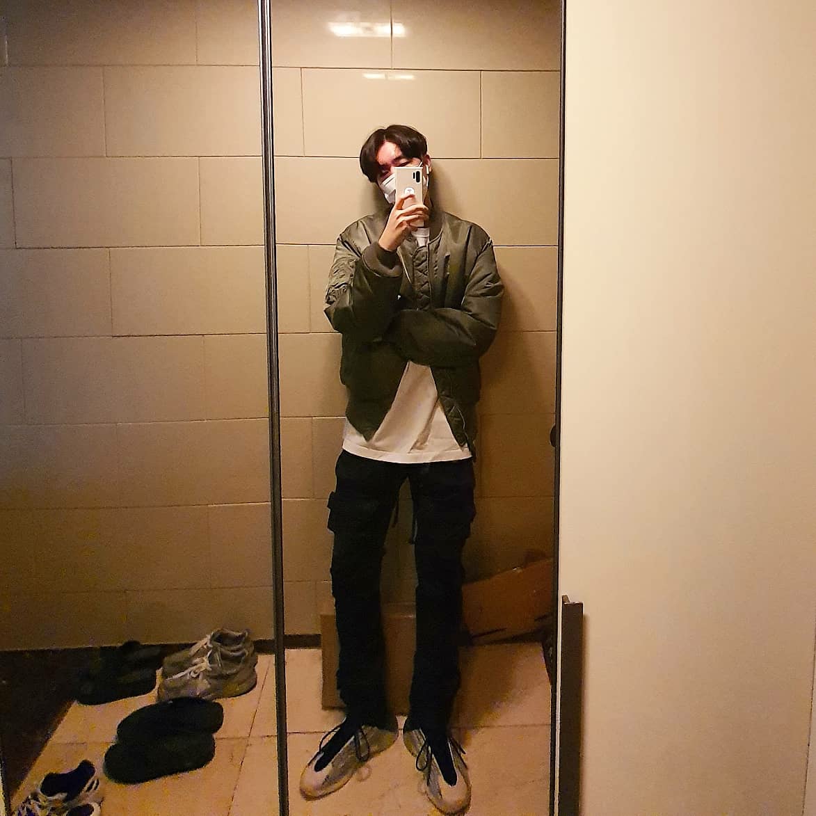 Adidas Yeezy QNTM Lifestyle 착용 스타일