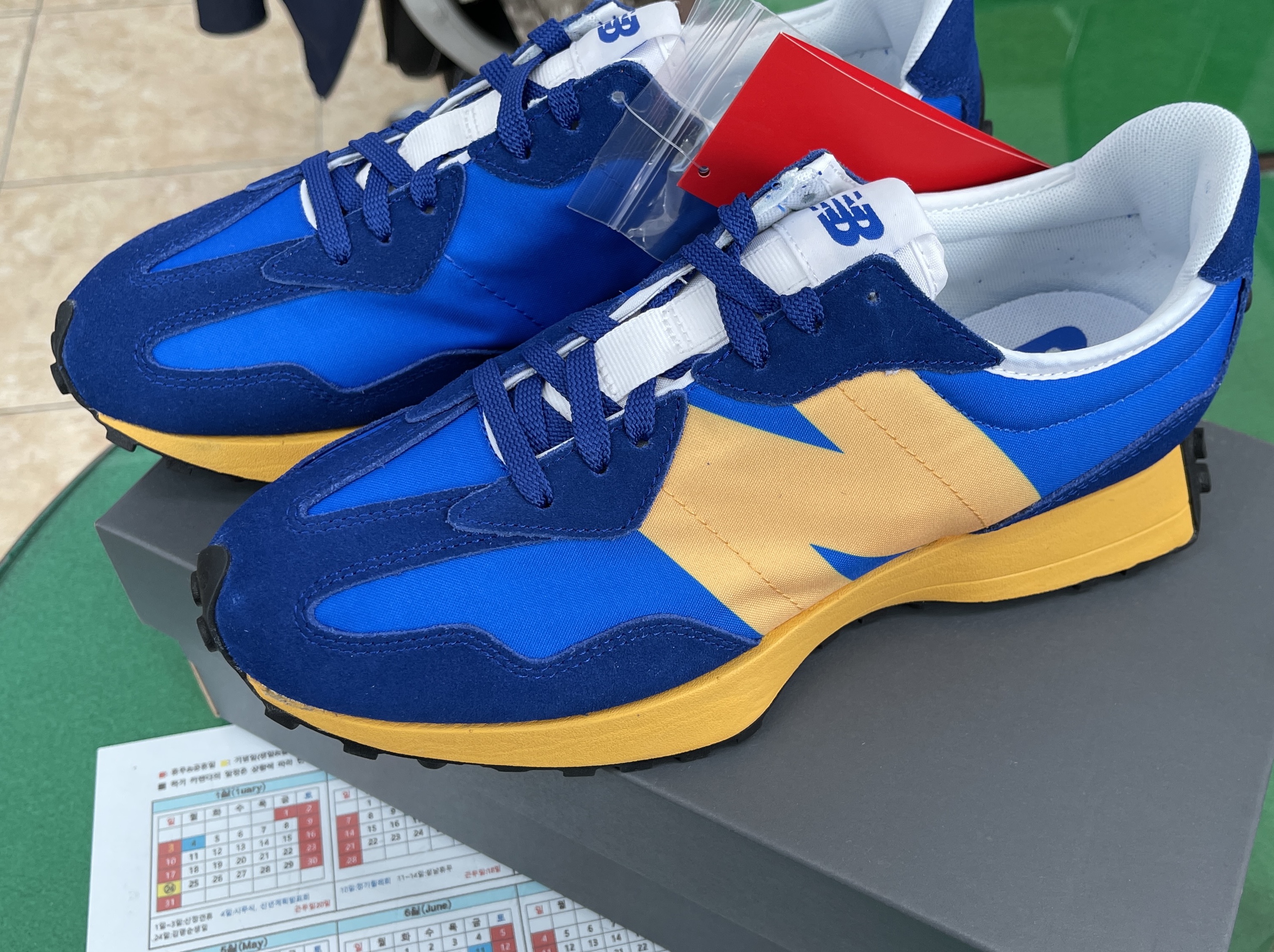 New Balance 327 Blue 착용 스타일