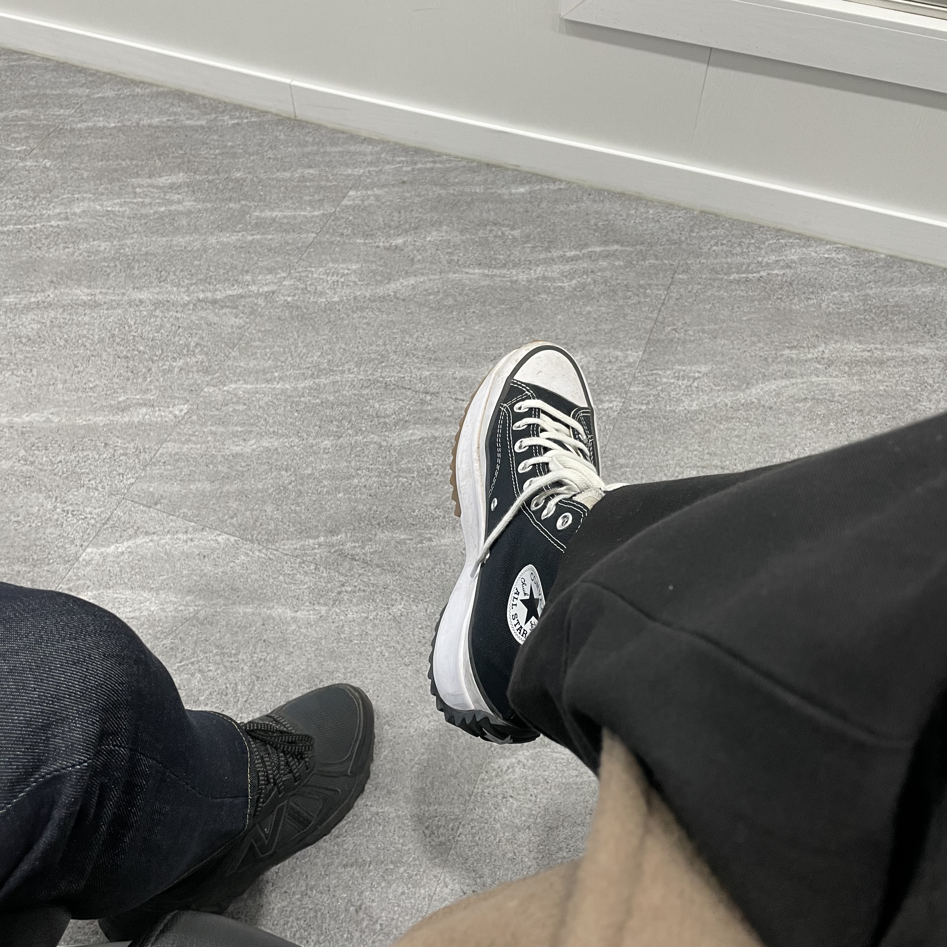 Converse Run Star Hike Hi Black White Gum 착용 스타일