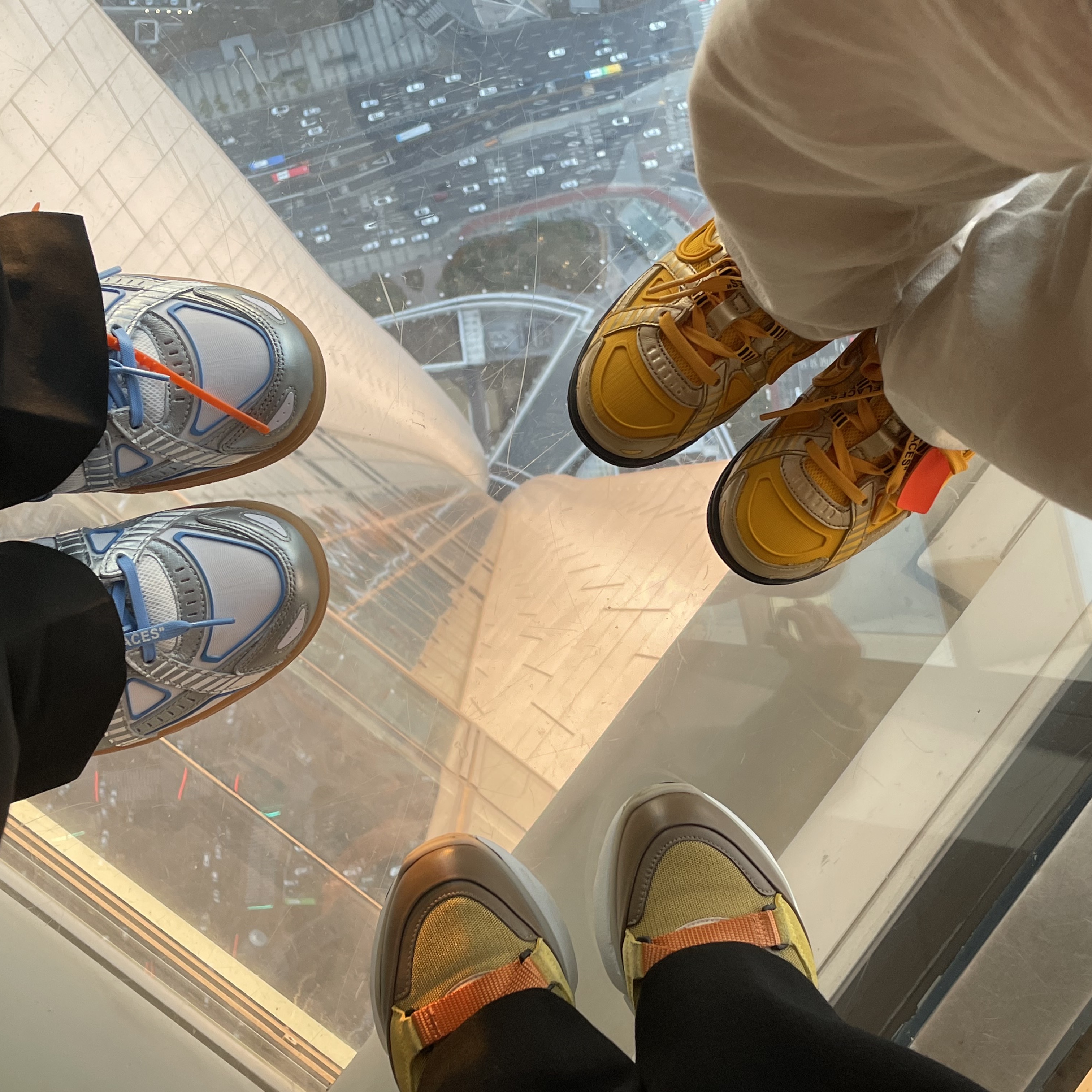 (PS) Nike x Off-White Air Rubber Dunk University Gold, Nike x Off-White Air Rubber Dunk University Blue 착용 스타일 - 2