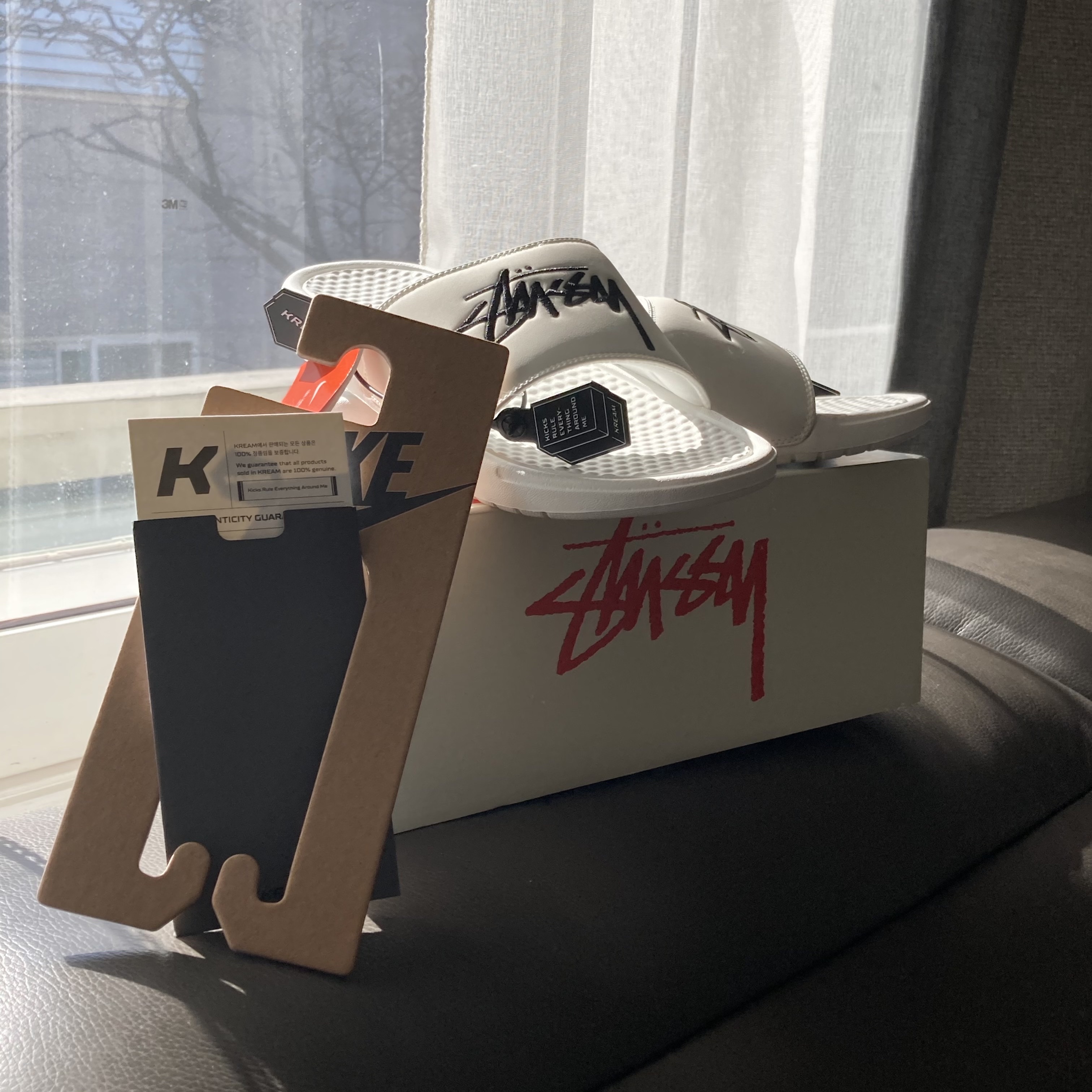 Nike x Stussy Benassi Slide Sail 착용 스타일