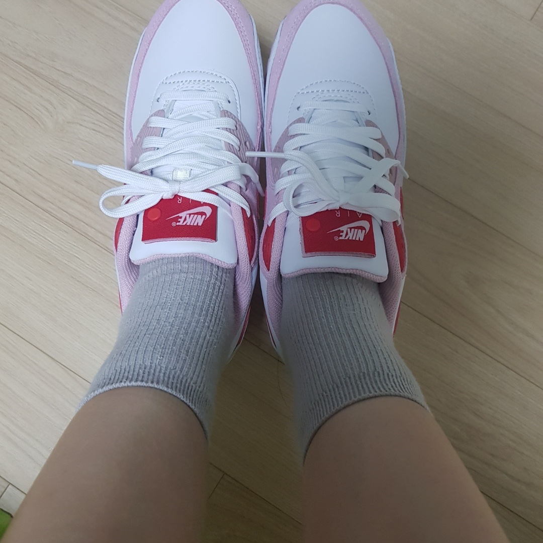 (W) Nike Air Max 90 QS Valentine's Day 착용 스타일 - 2