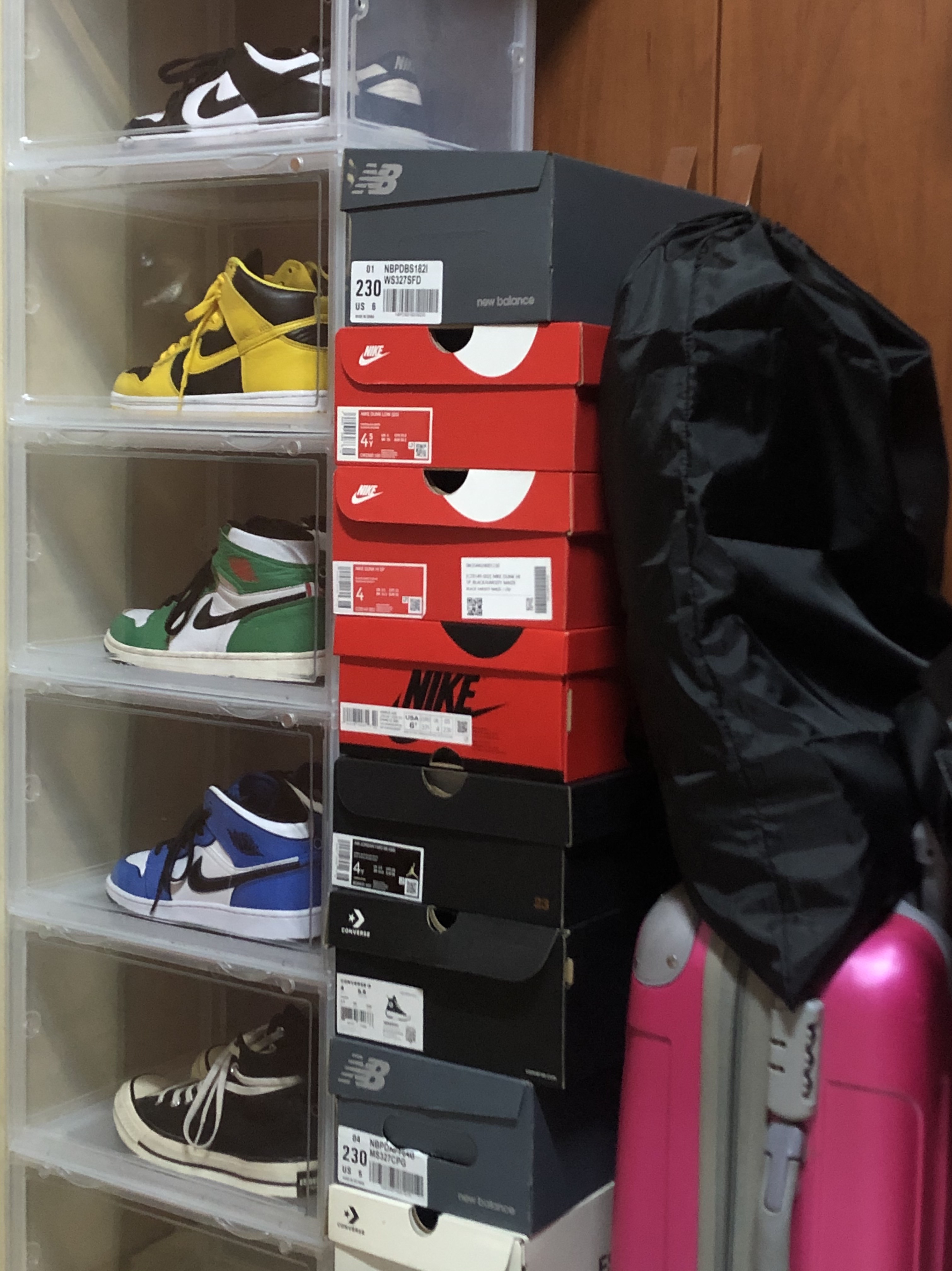 Jordan 1 Mid SE Signal Blue, (W) Jordan 1 Retro High OG Lucky Green 착용 스타일