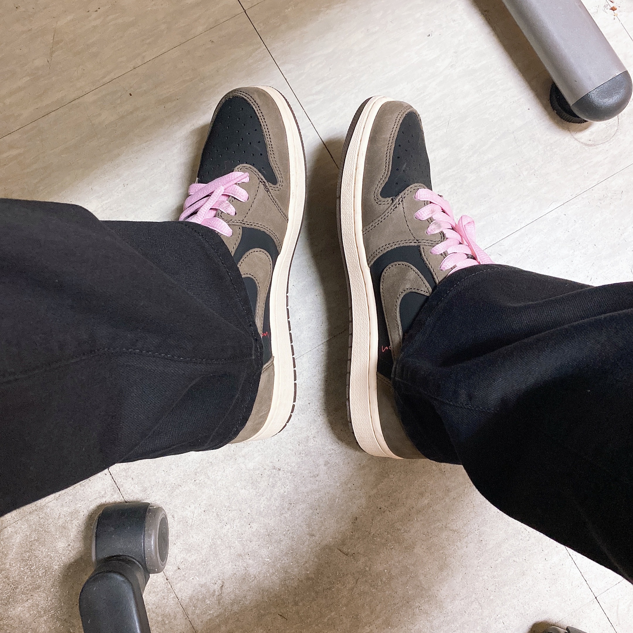 Jordan 1 x Travis Scott Retro Low OG SP Mocha 착용 스타일